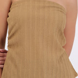 Top strapless asimetrico detalle textura