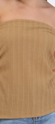 Top strapless asimetrico detalle textura