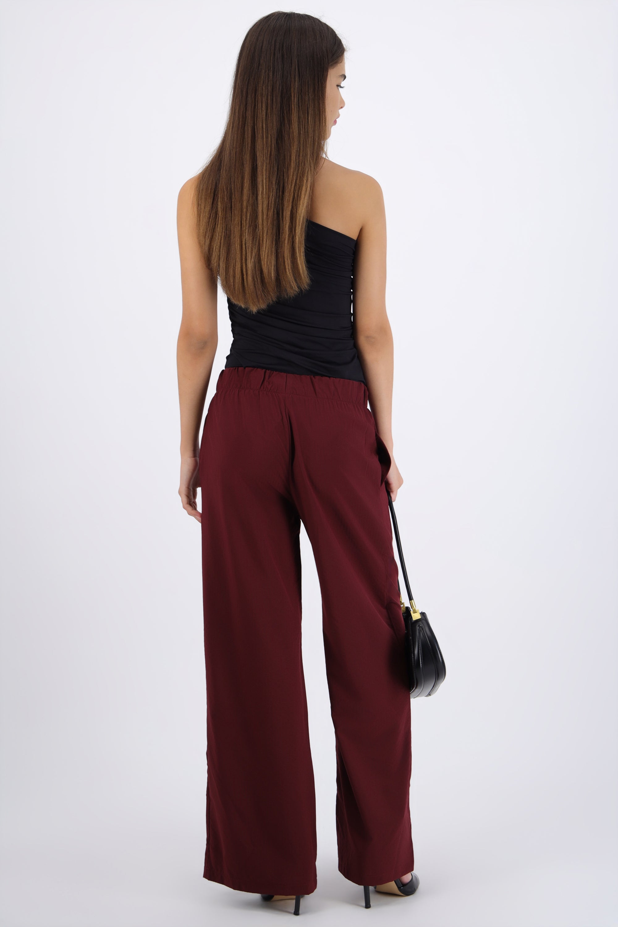 Pantalon recto detalle resorte VINO