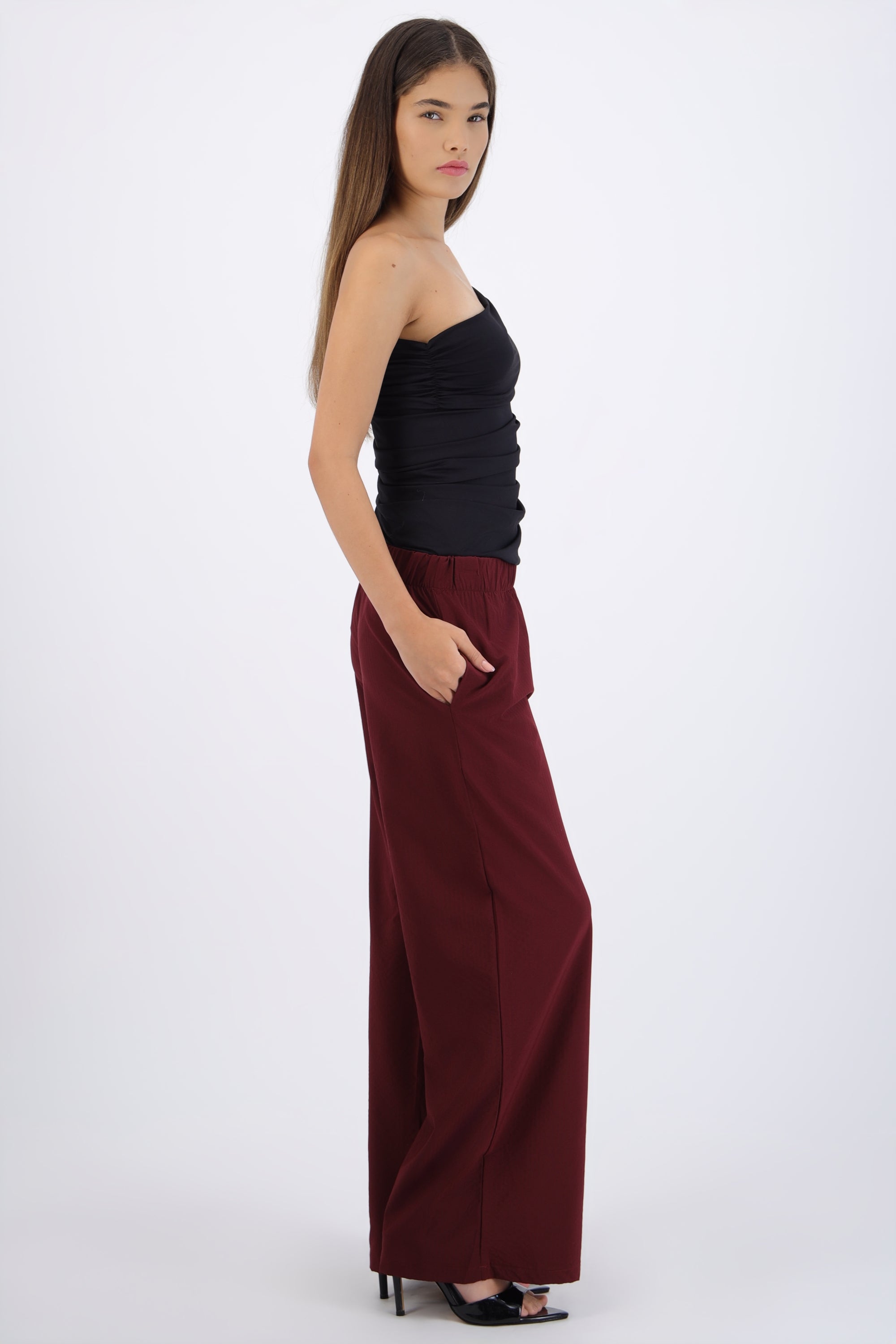 Pantalon recto detalle resorte VINO