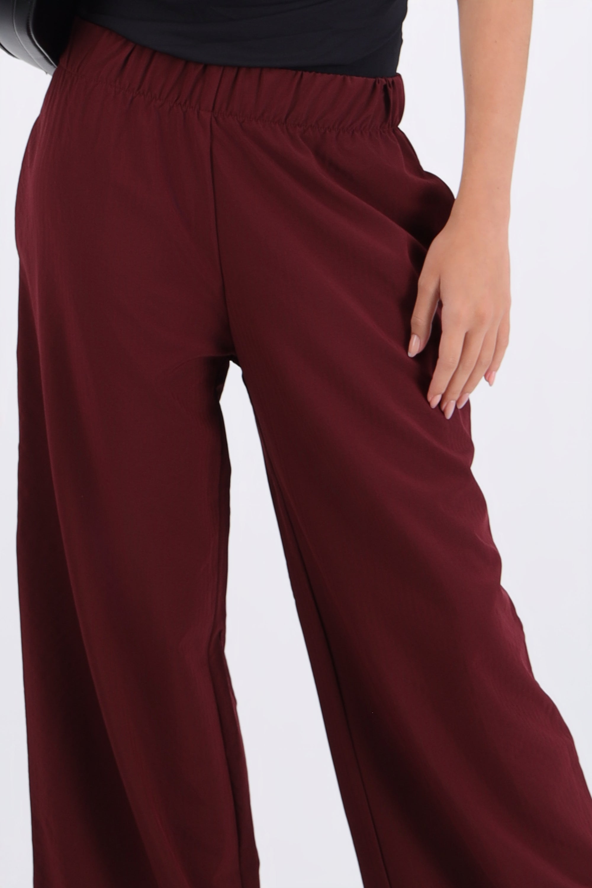 Pantalon recto detalle resorte VINO