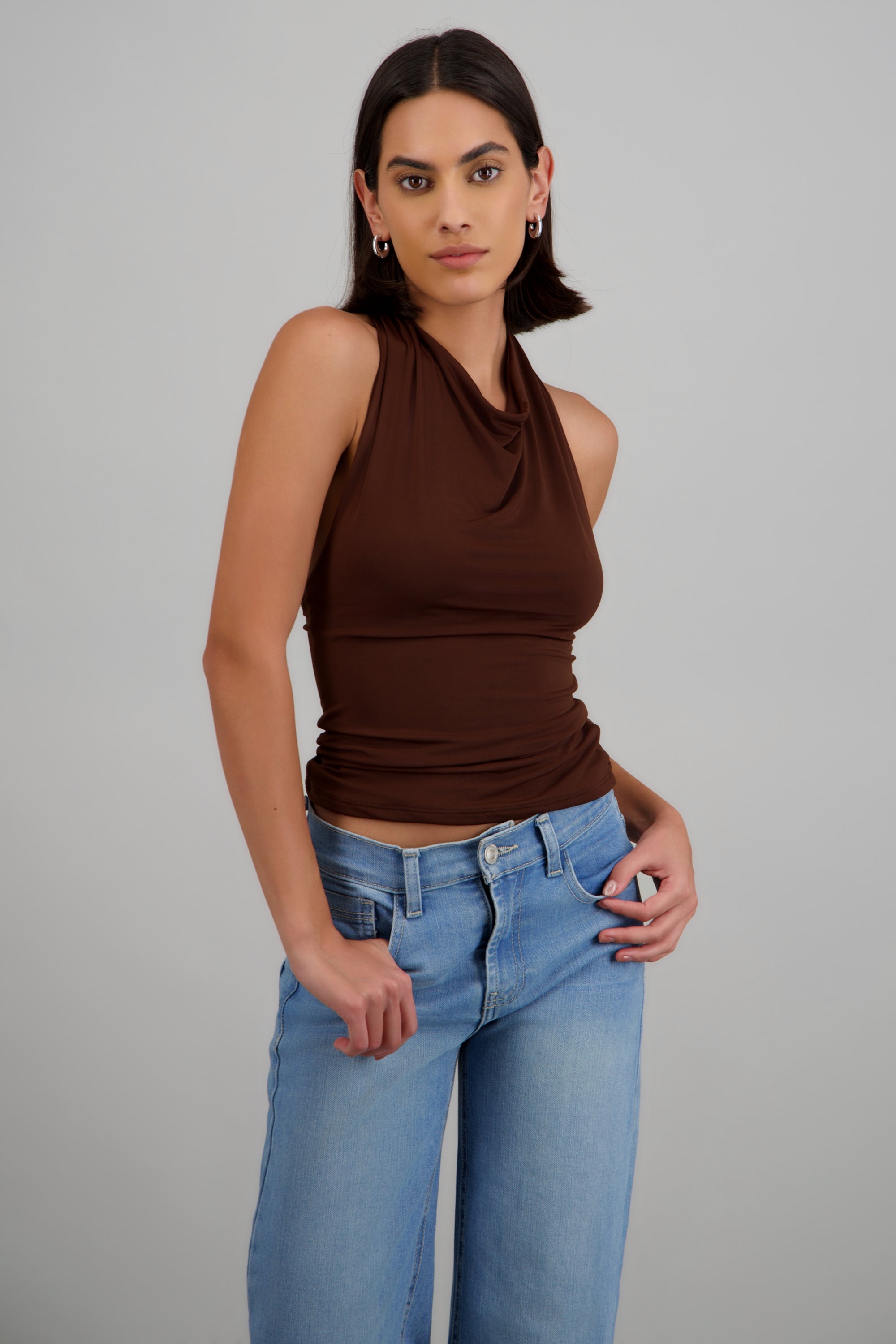 Top cuello halter cascada licra CHOCOLATE