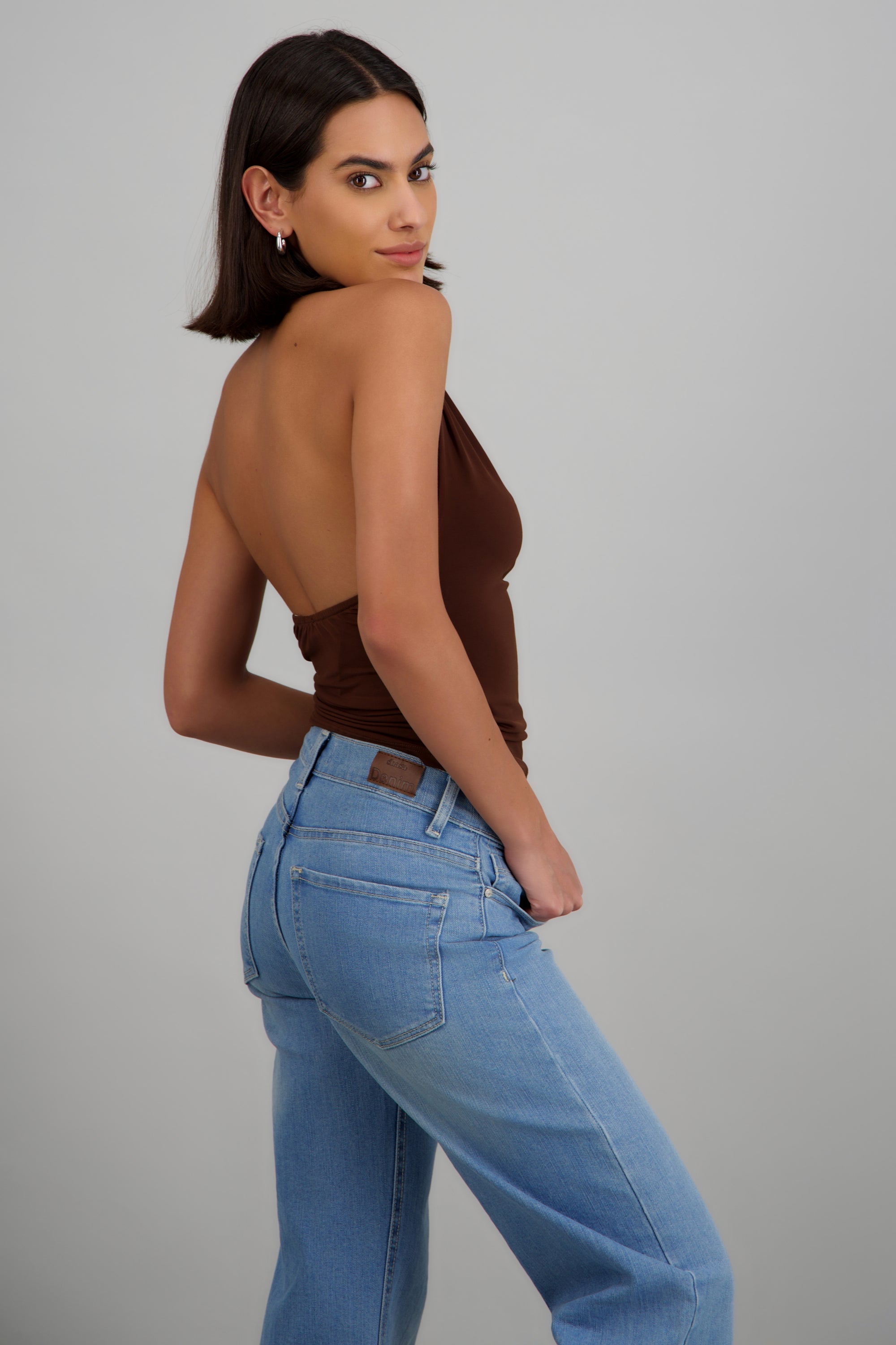 Top cuello halter cascada licra CHOCOLATE