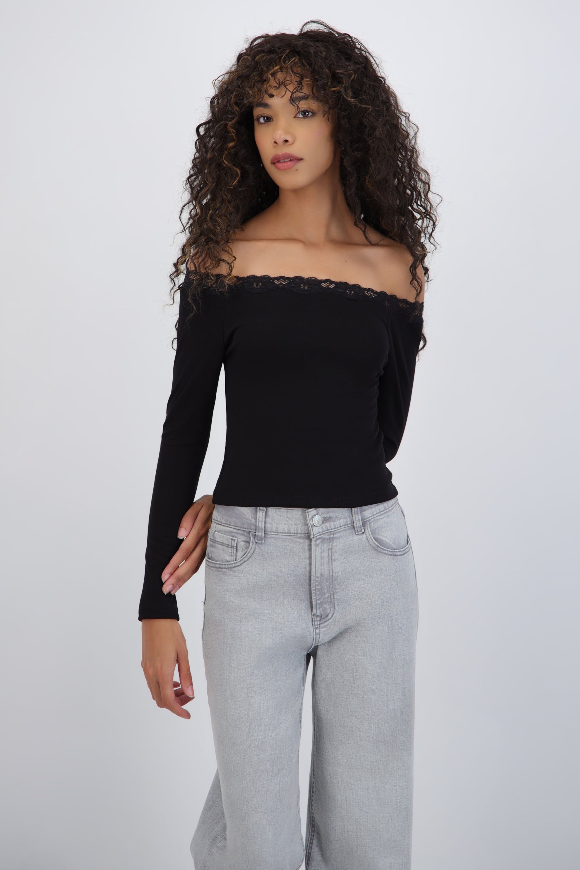 Top off shoulder detalle encaje