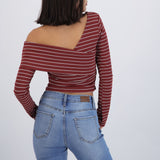Top asimetrico off shoulder manga larga rayas