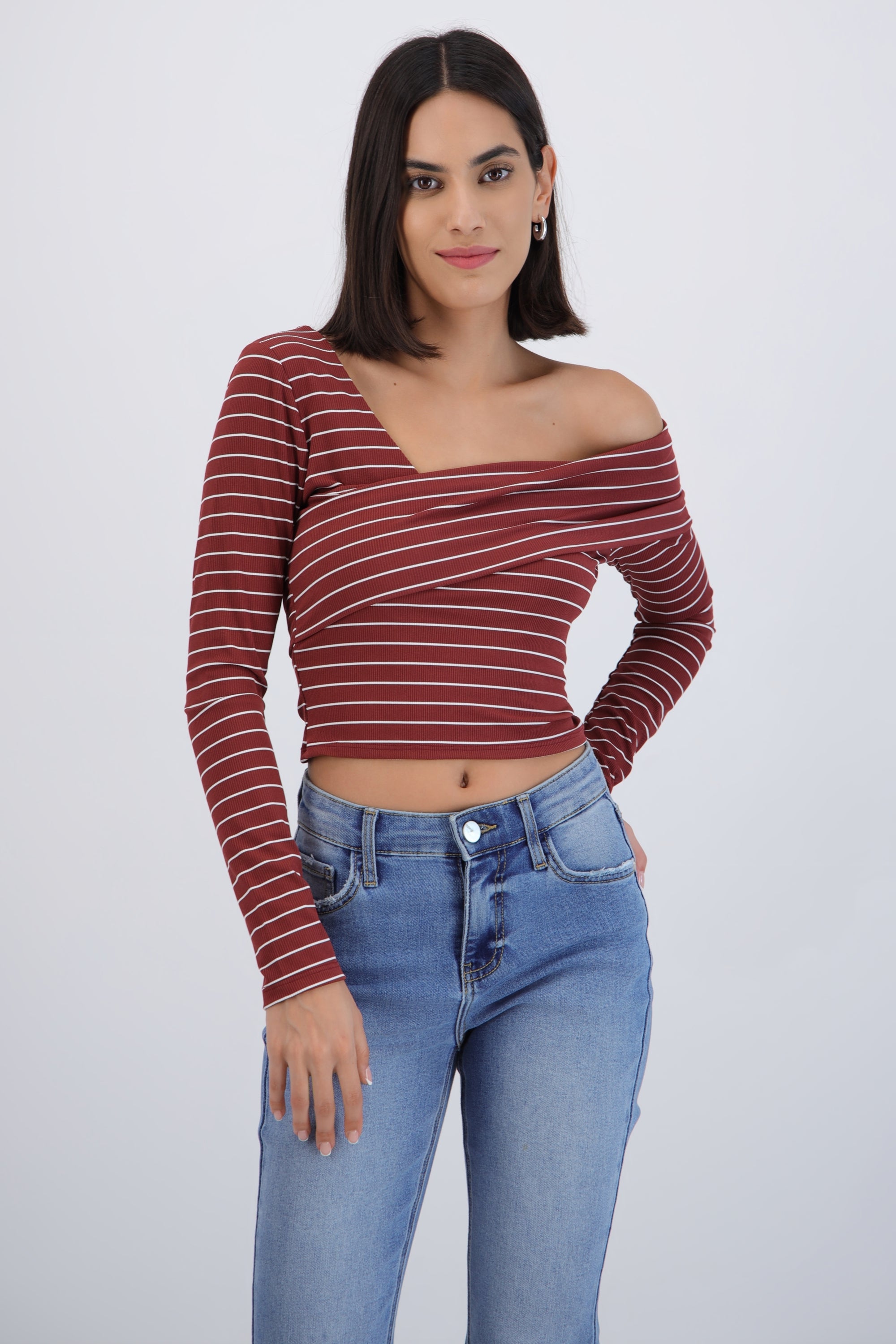 Top asimetrico off shoulder manga larga rayas