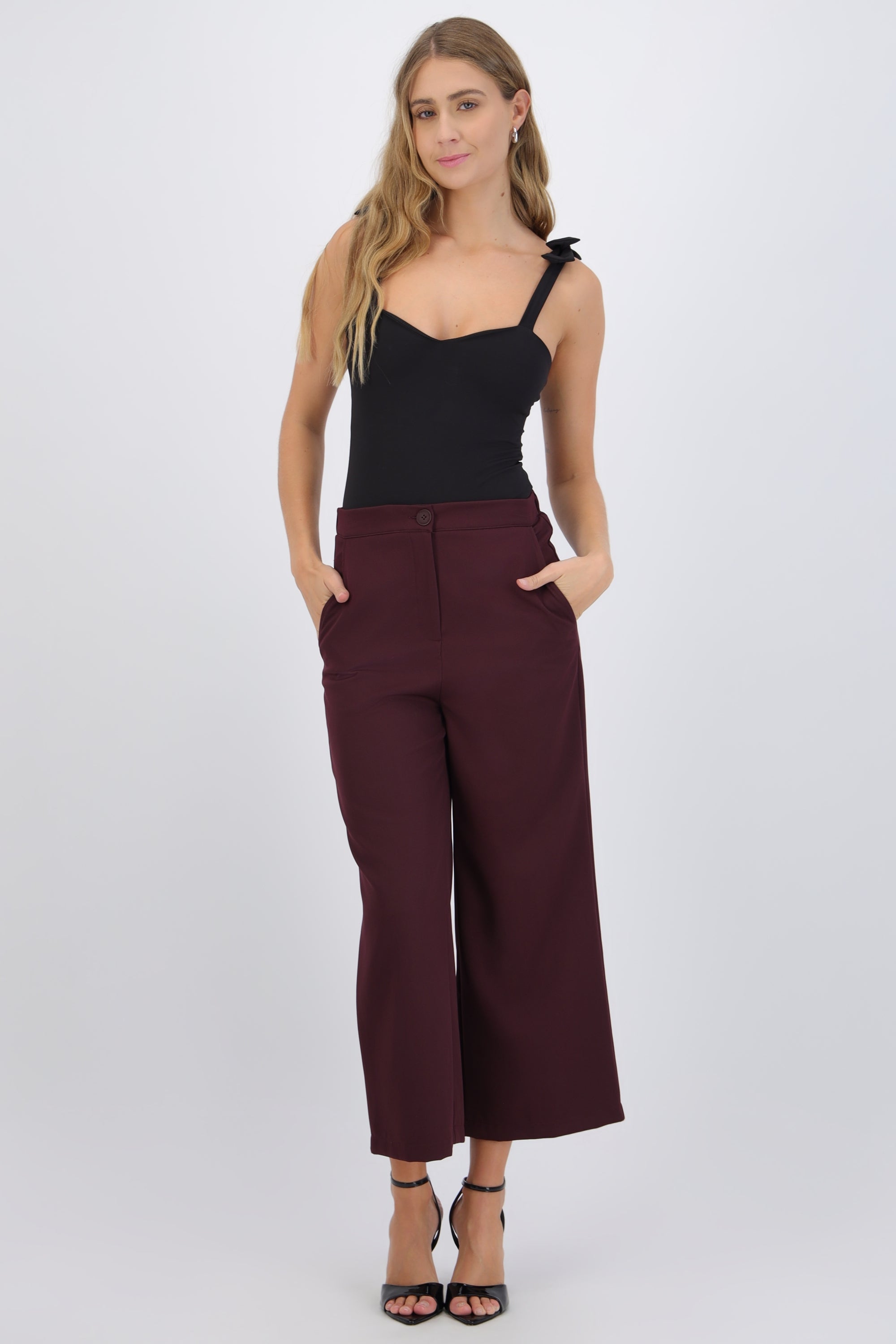 Pantalón cropped cintura alta
