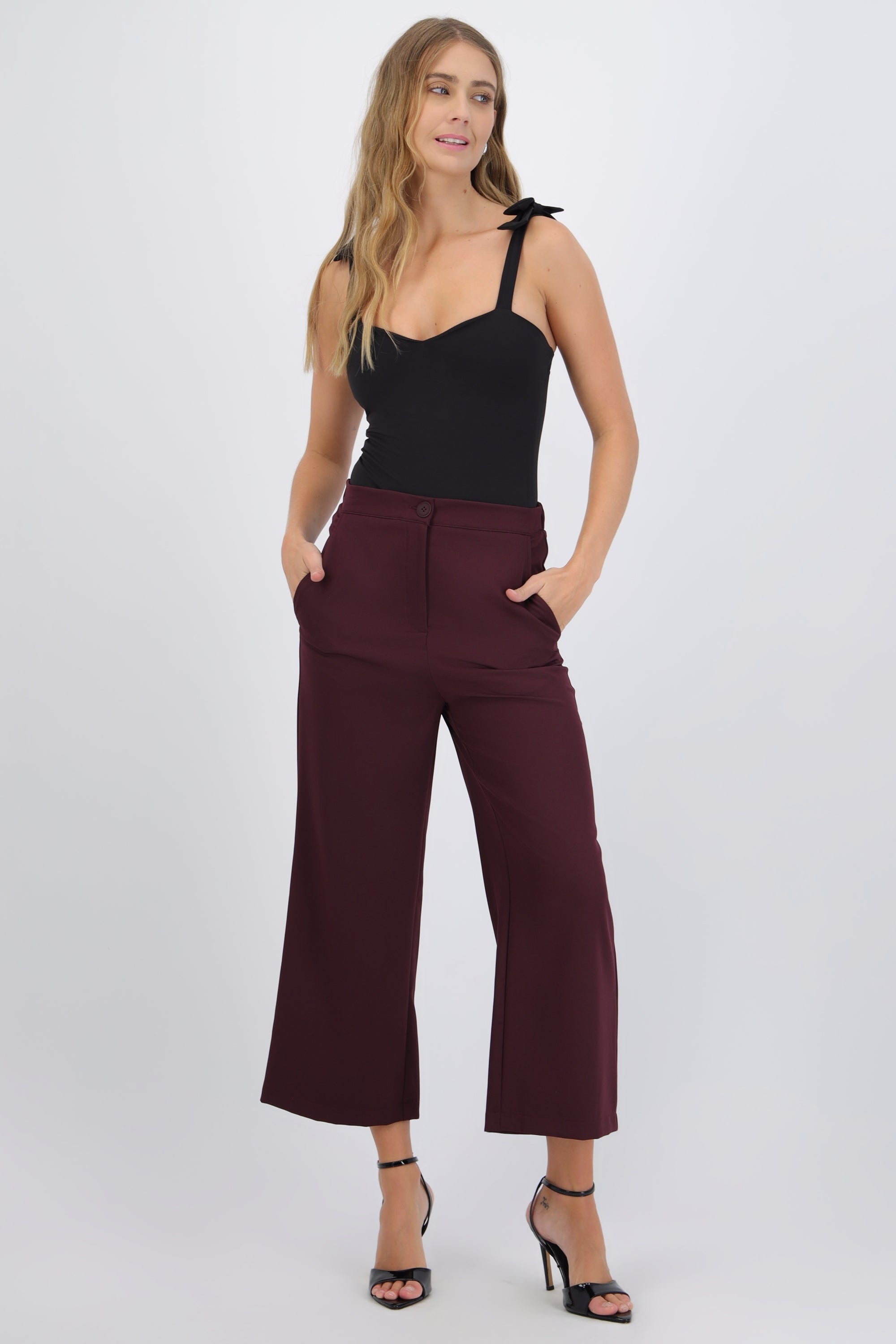 Pantalón cropped cintura alta