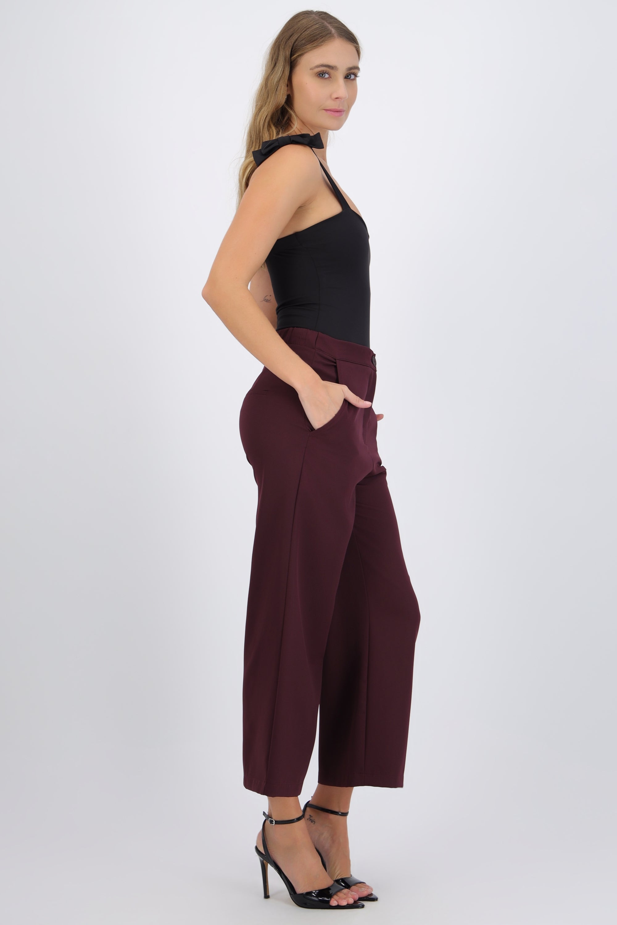 Pantalón cropped cintura alta