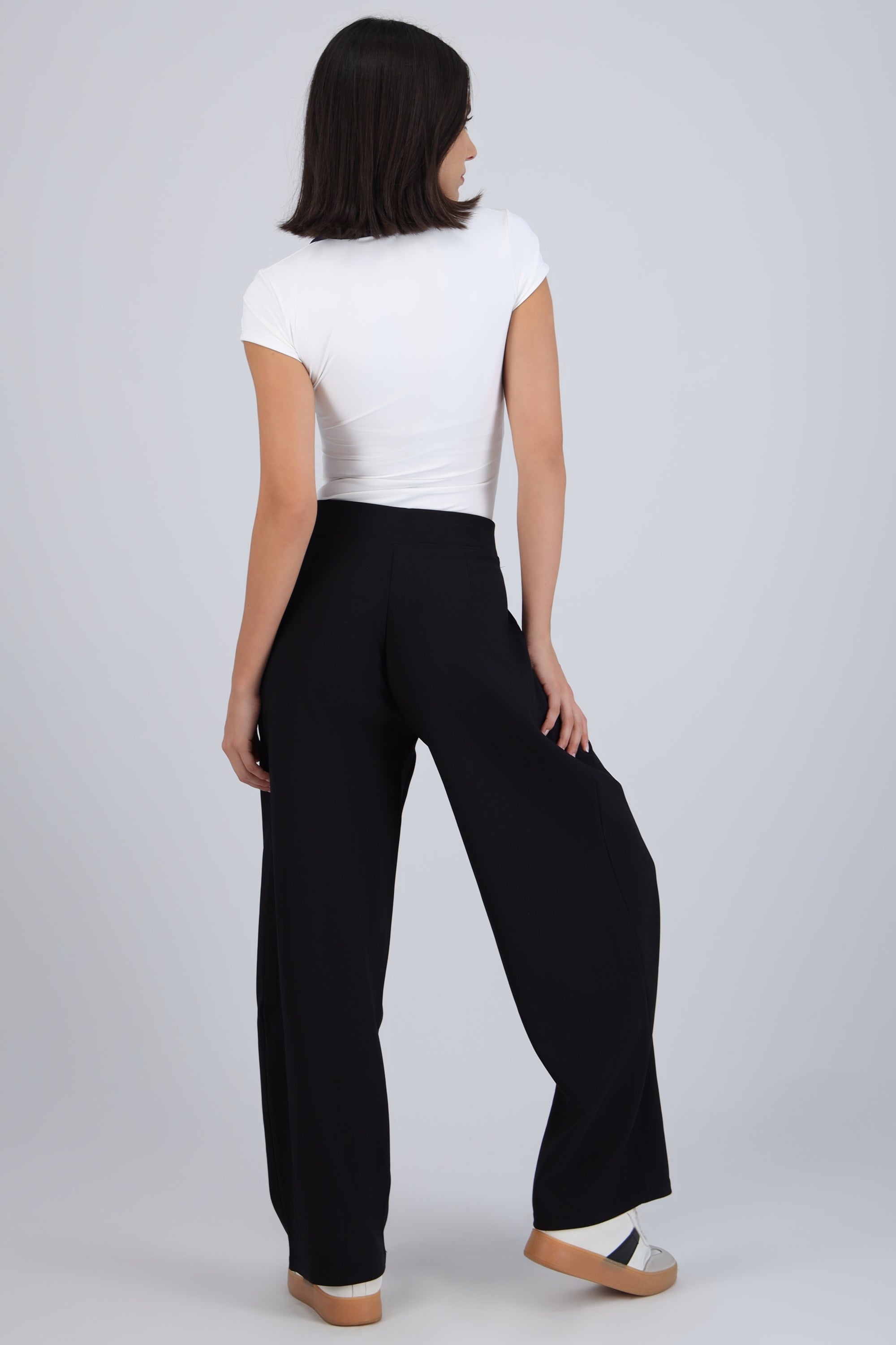 Pantalón barrel con bolsas NEGRO