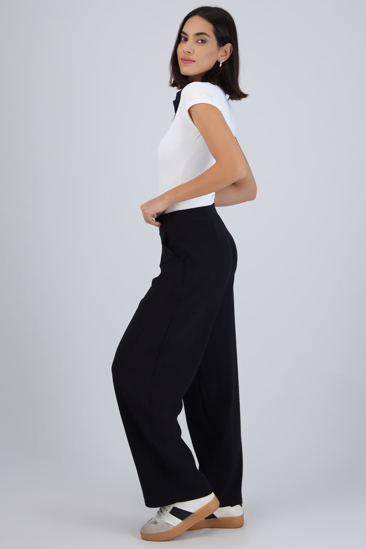 Pantalón barrel con bolsas NEGRO