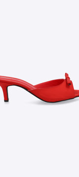 Tacón kitten peep toe moño