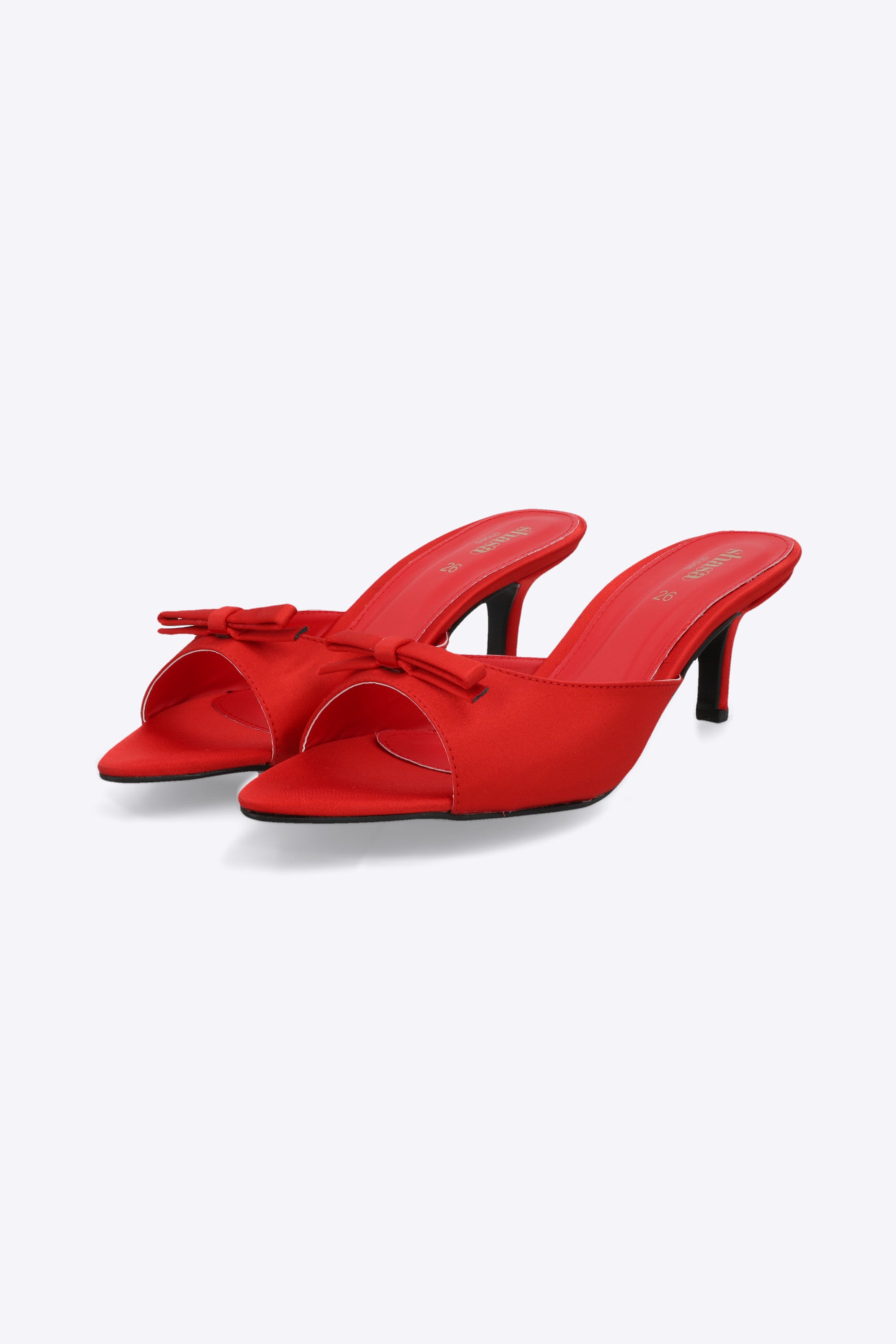 Tacón kitten peep toe moño