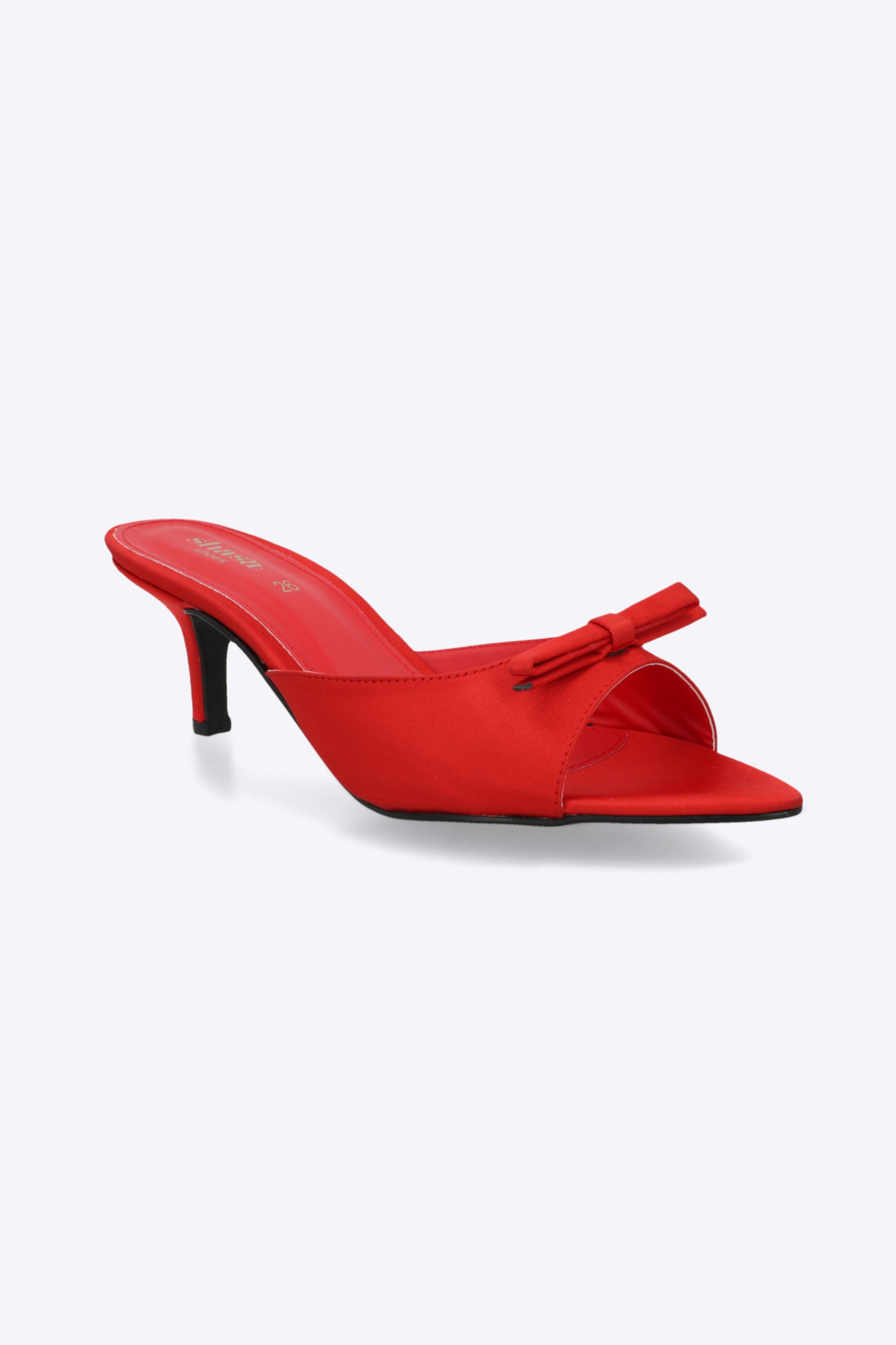 Tacón kitten peep toe moño