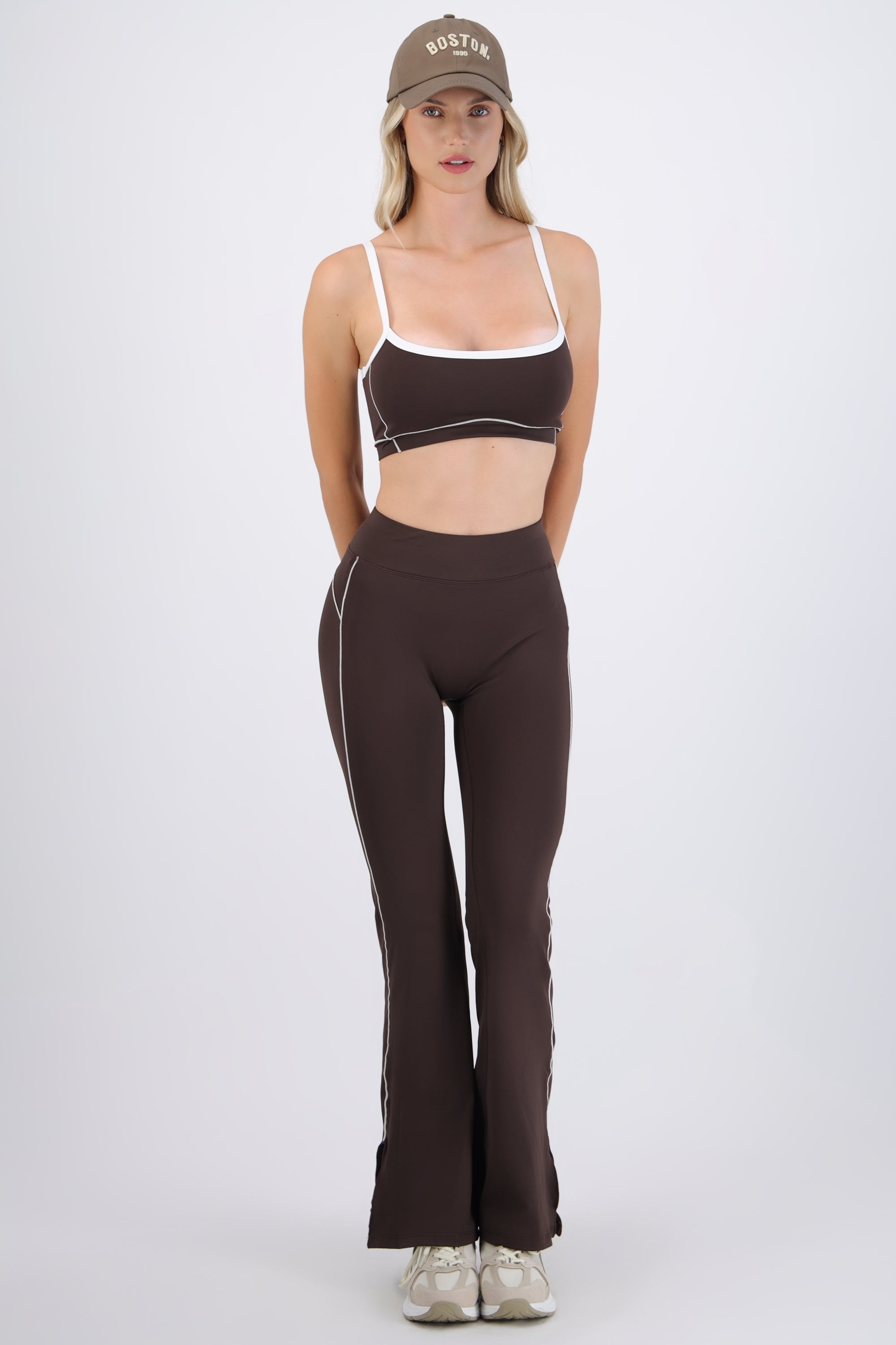 Pantalón deportivo costura constraste