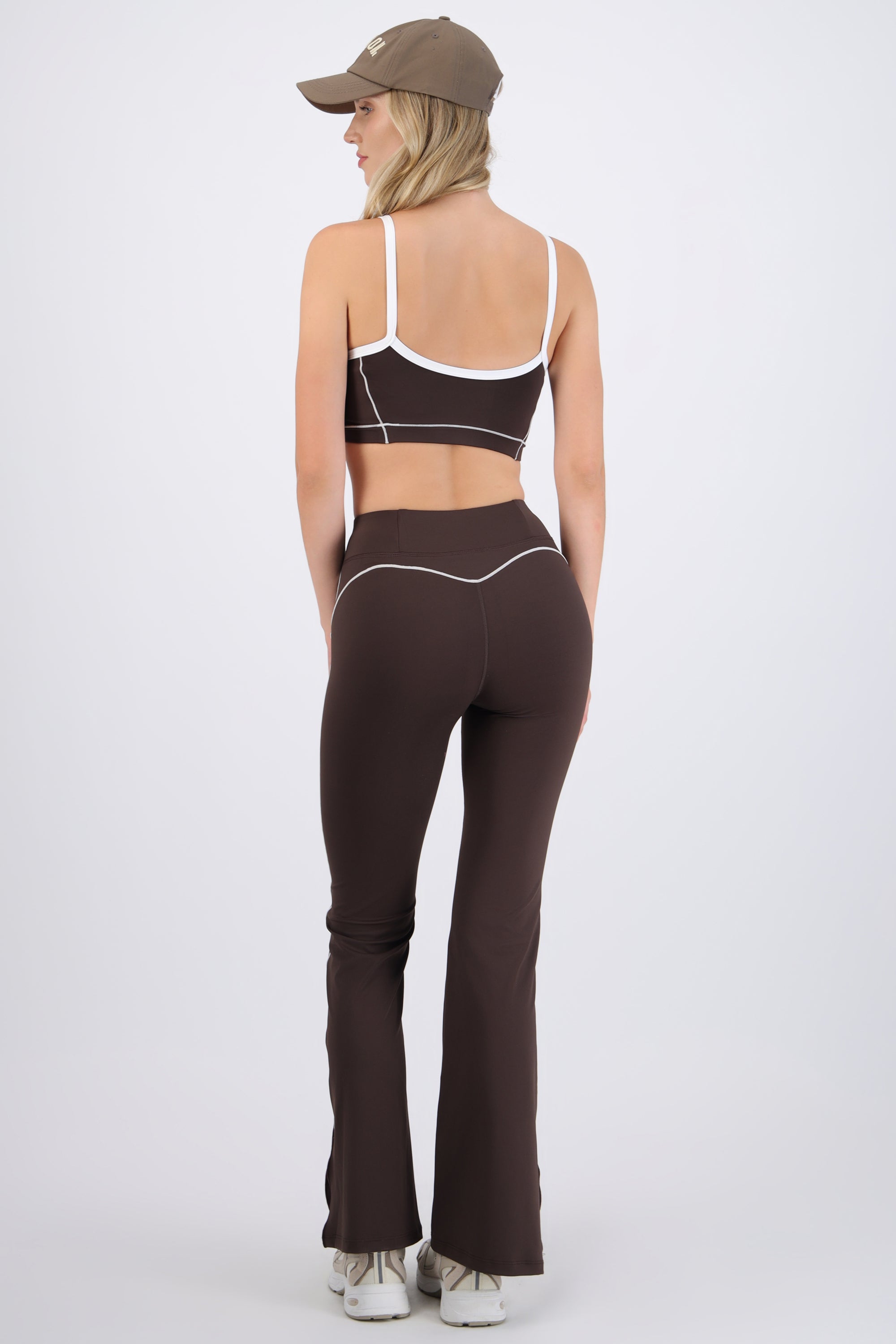 Pantalón deportivo costura constraste