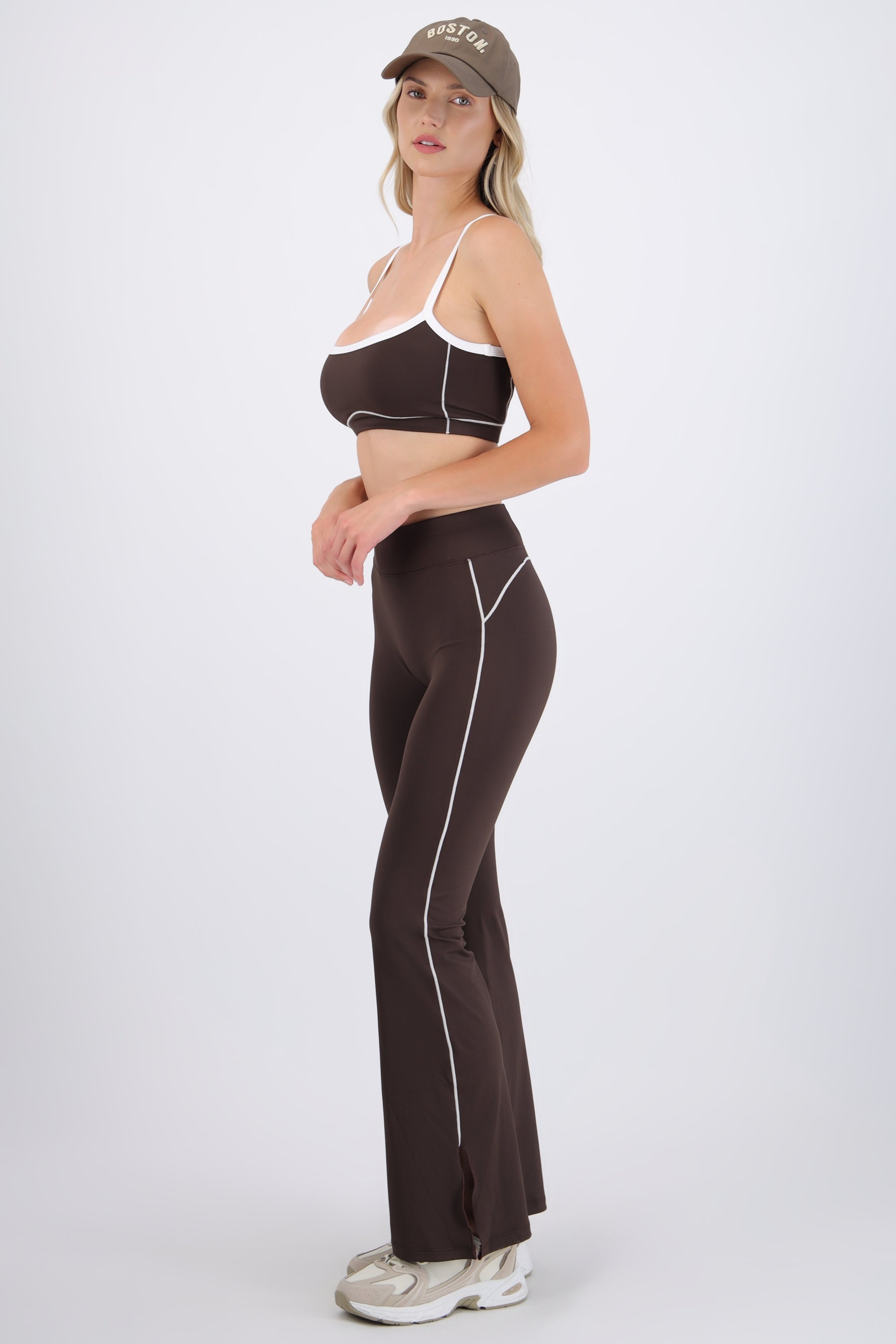 Pantalón deportivo costura constraste