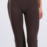Pantalón deportivo costura constraste