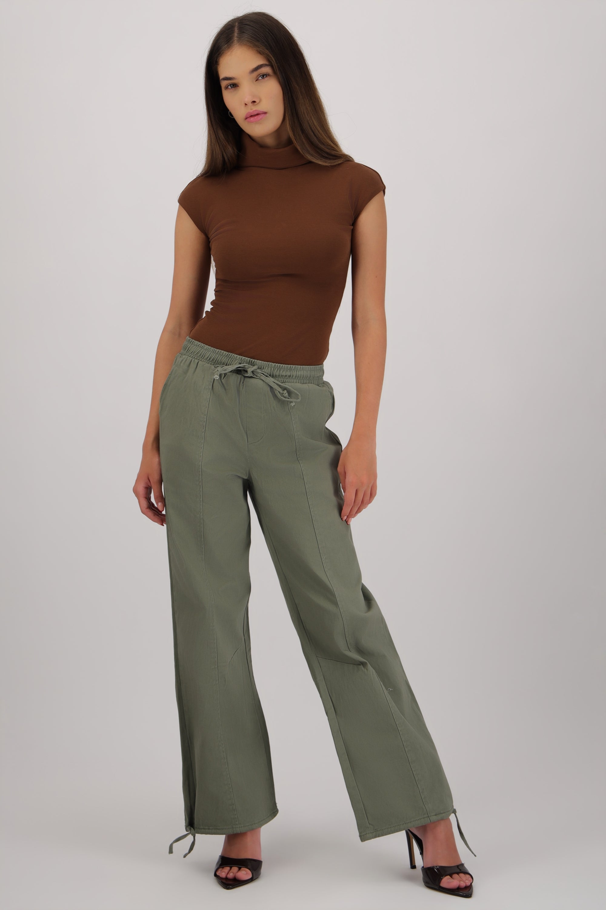 Pantalón cargo efecto lavado OLIVO