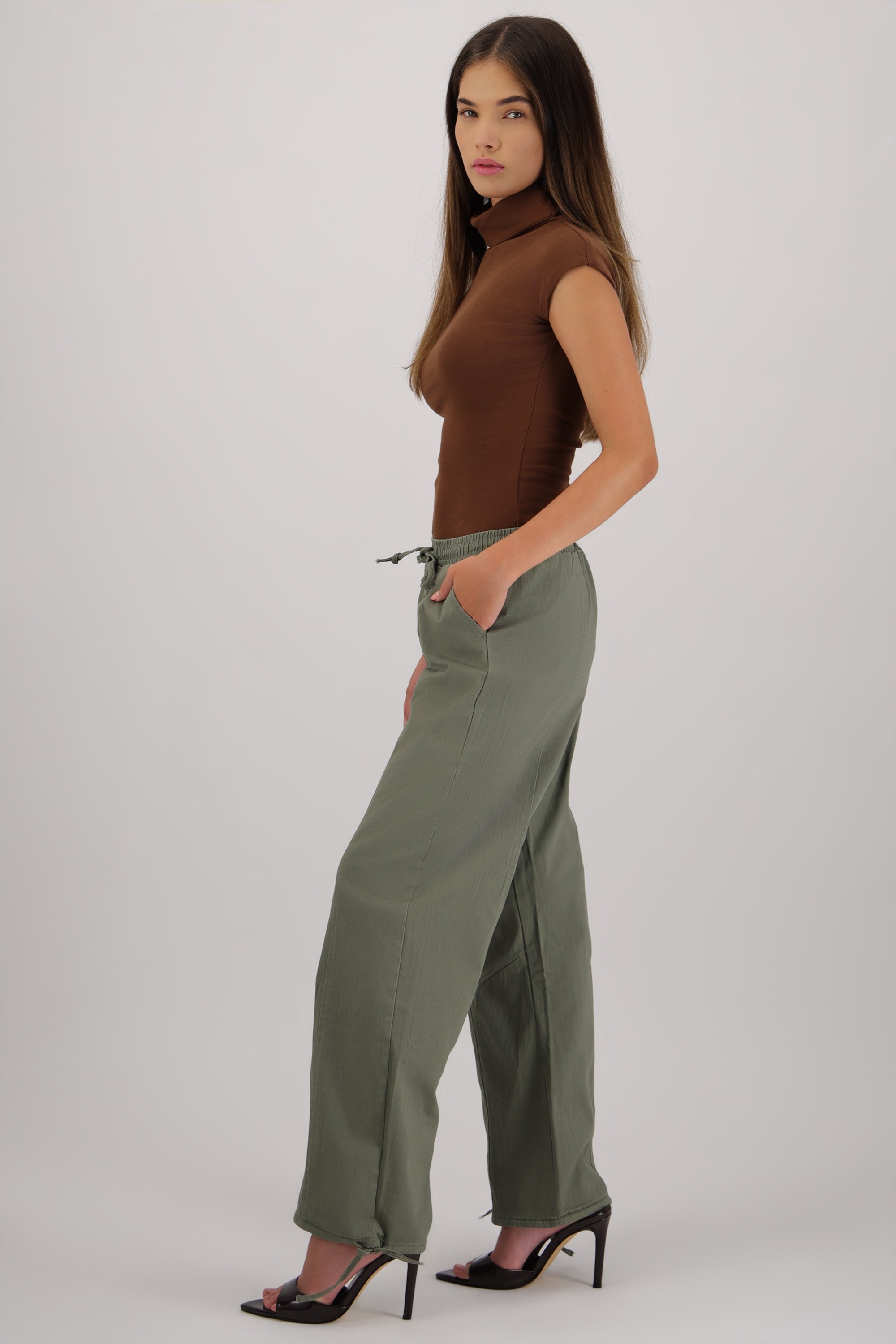 Pantalón cargo efecto lavado OLIVO