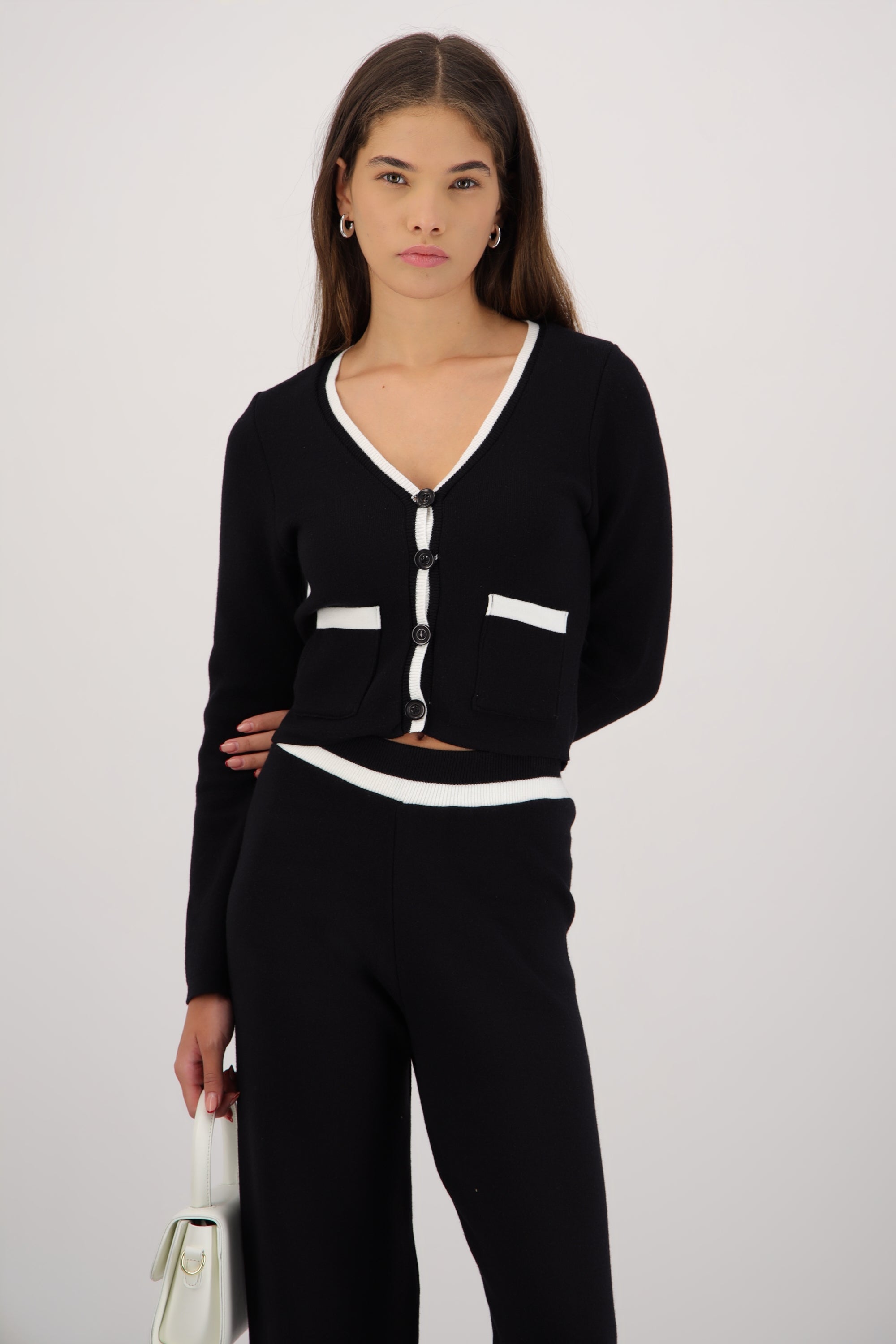 Cardigan bolsas detalle contraste NEGRO