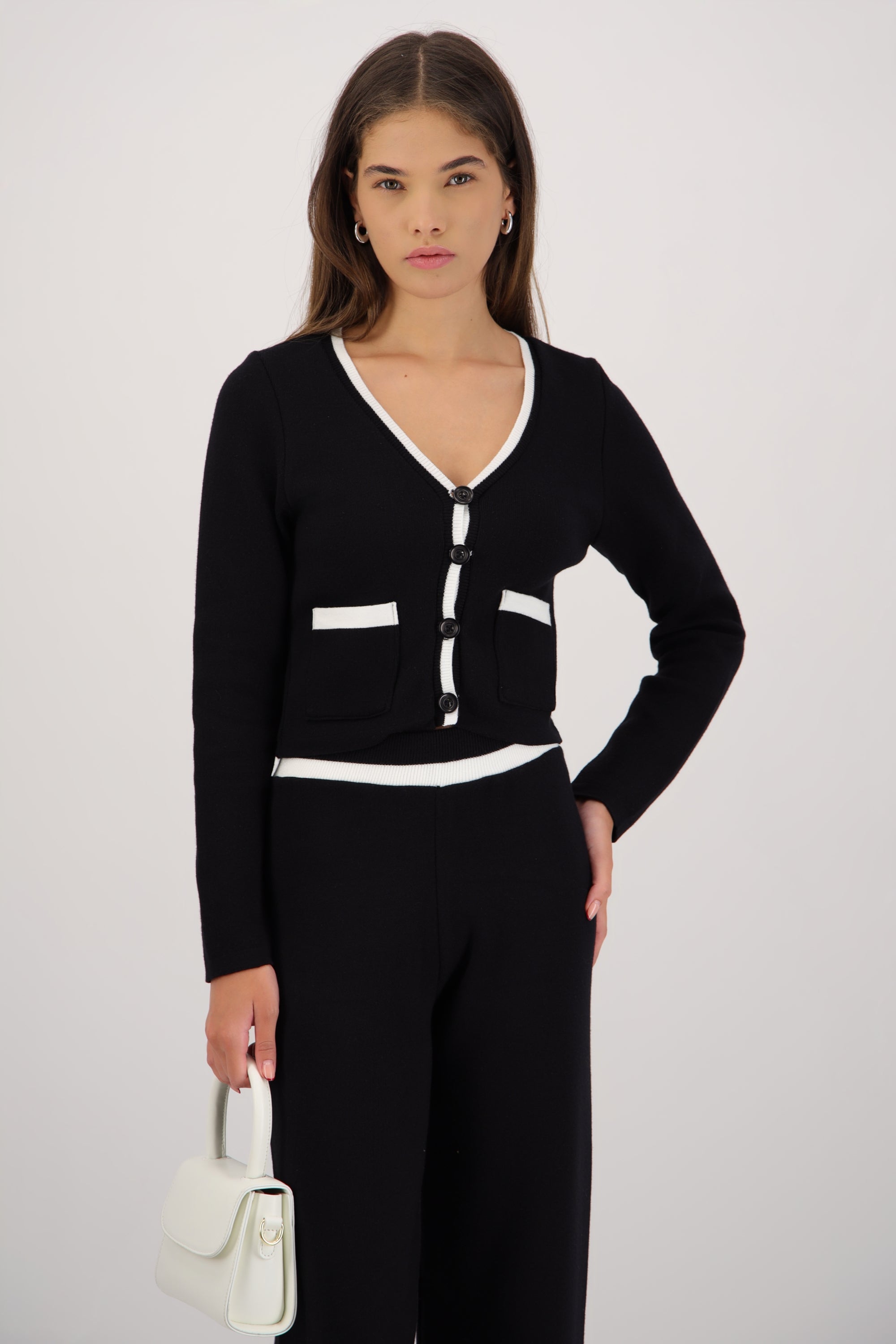 Cardigan bolsas detalle contraste NEGRO