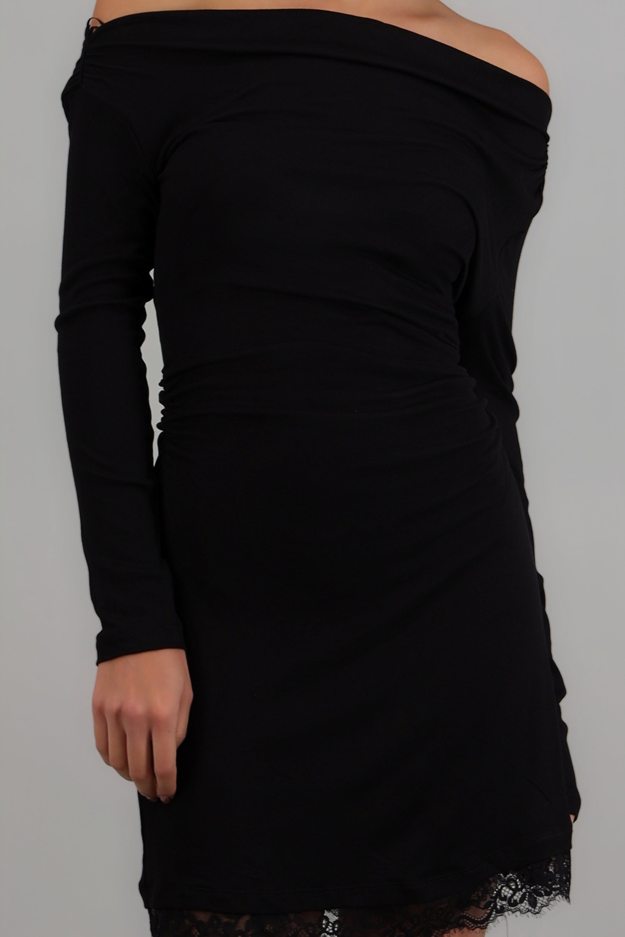 Vestido drapeado manga larga detalle encaje NEGRO