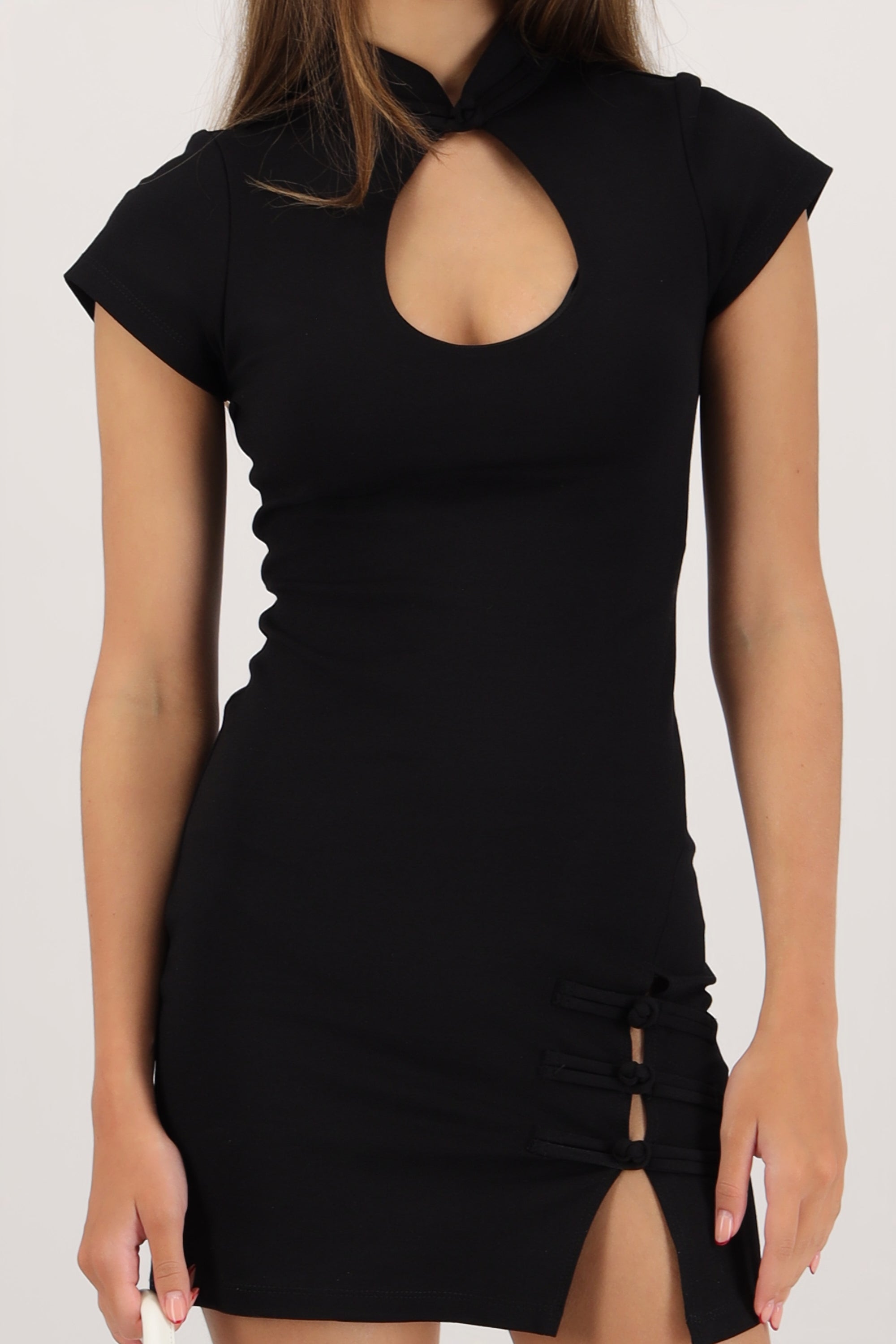 Vestido mini detalle aberturas NEGRO