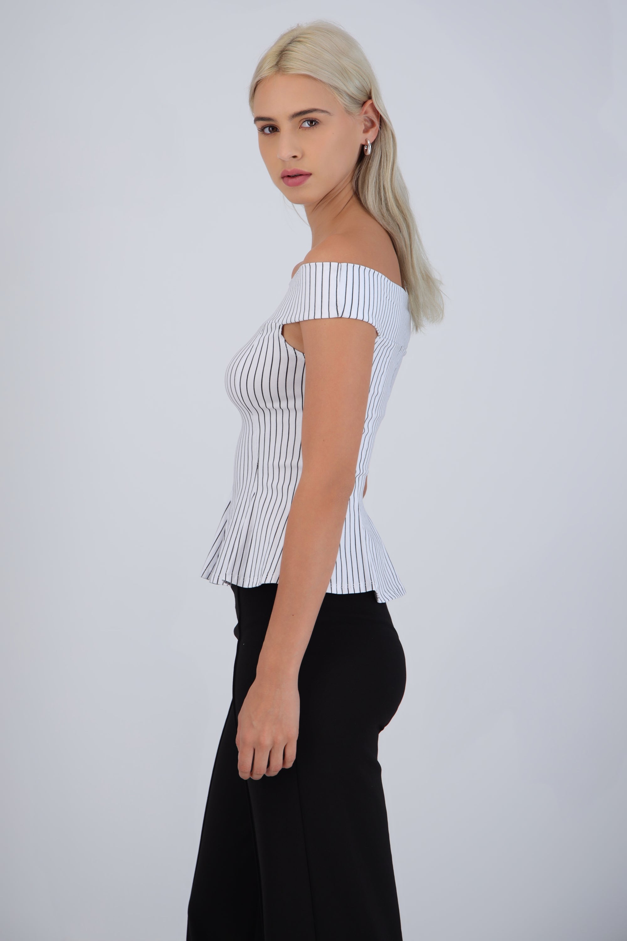 Top peplum off shoulder rayas BLANCO COMBO