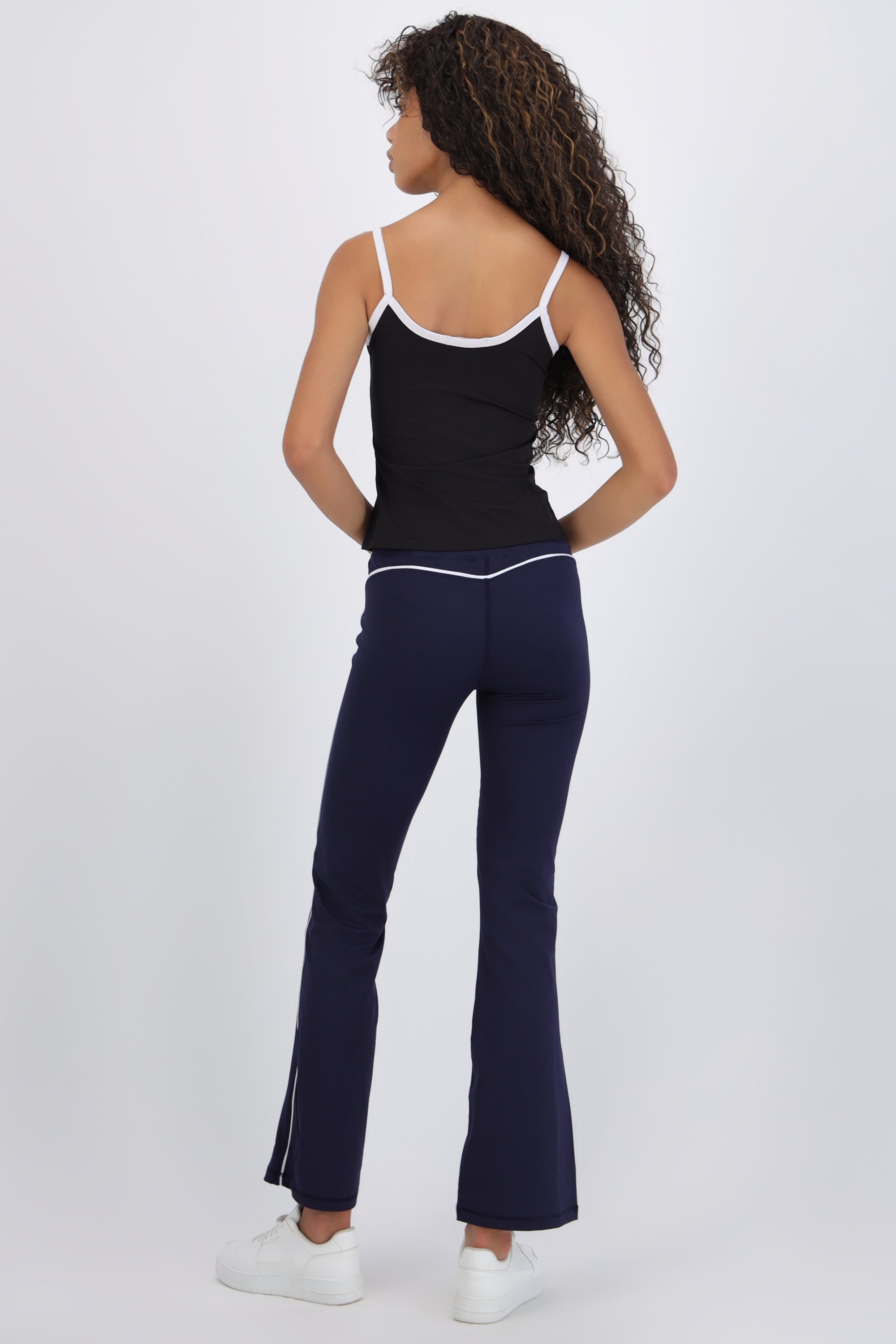 Pantalón deportivo contraste