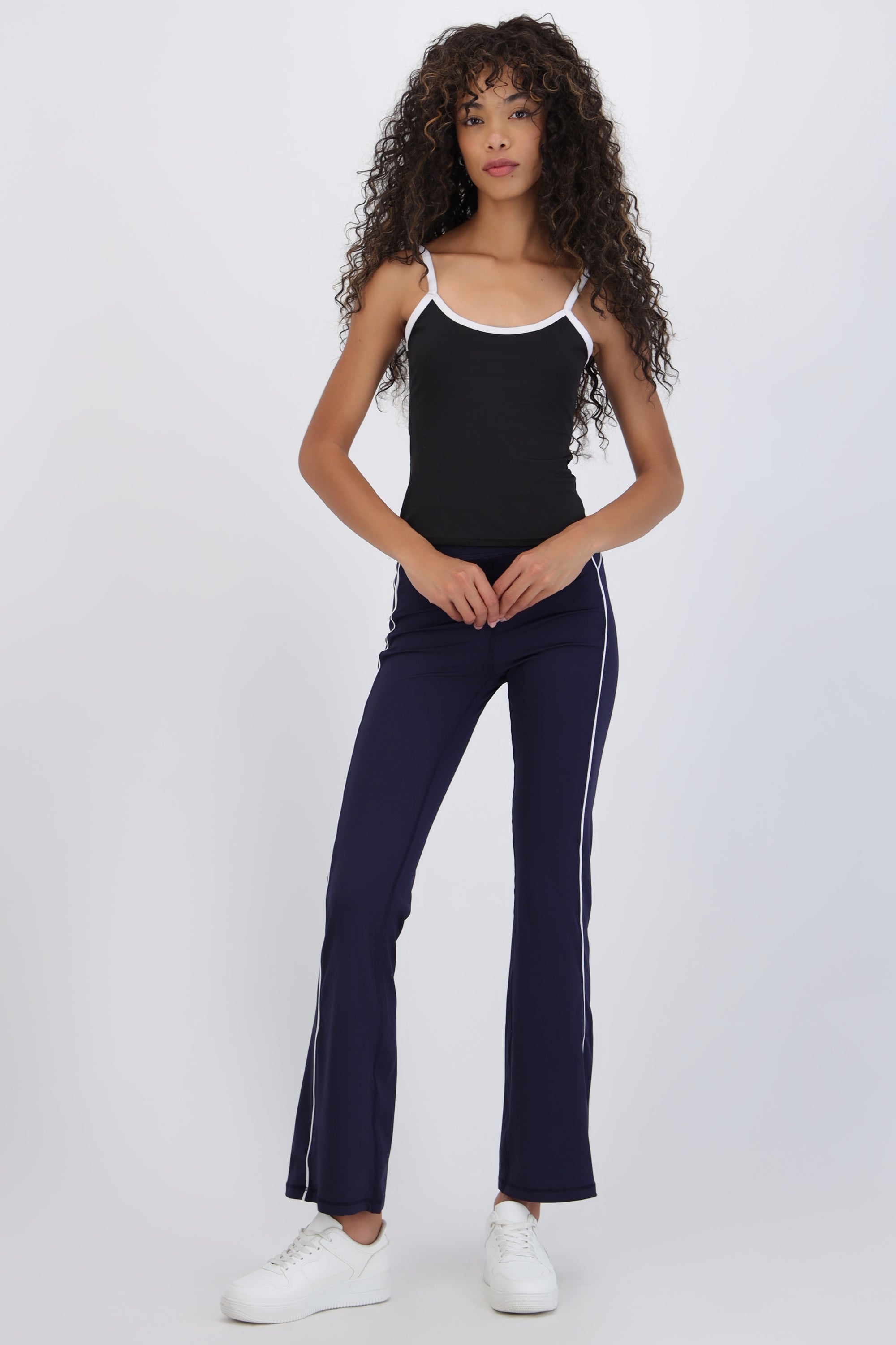 Pantalón deportivo contraste