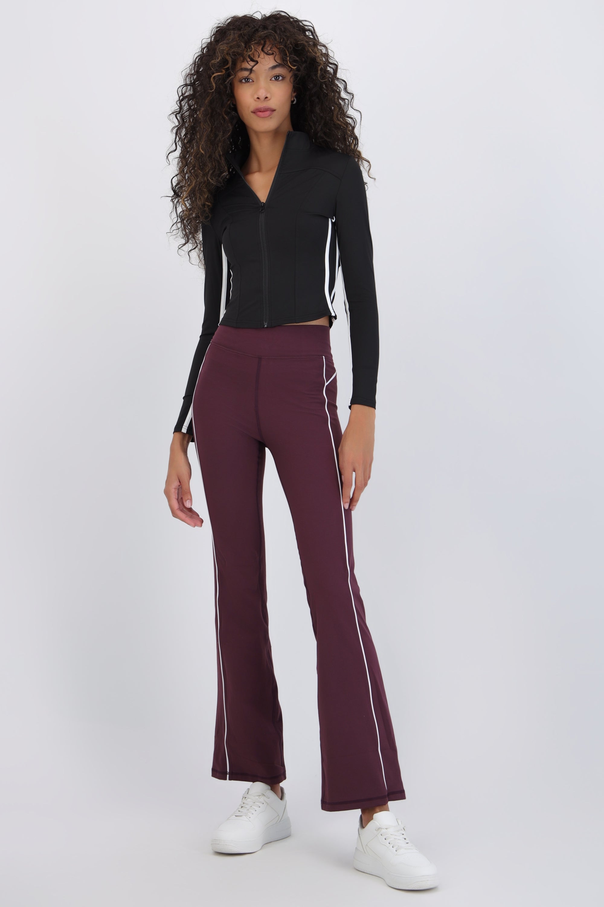 Pantalón deportivo contraste