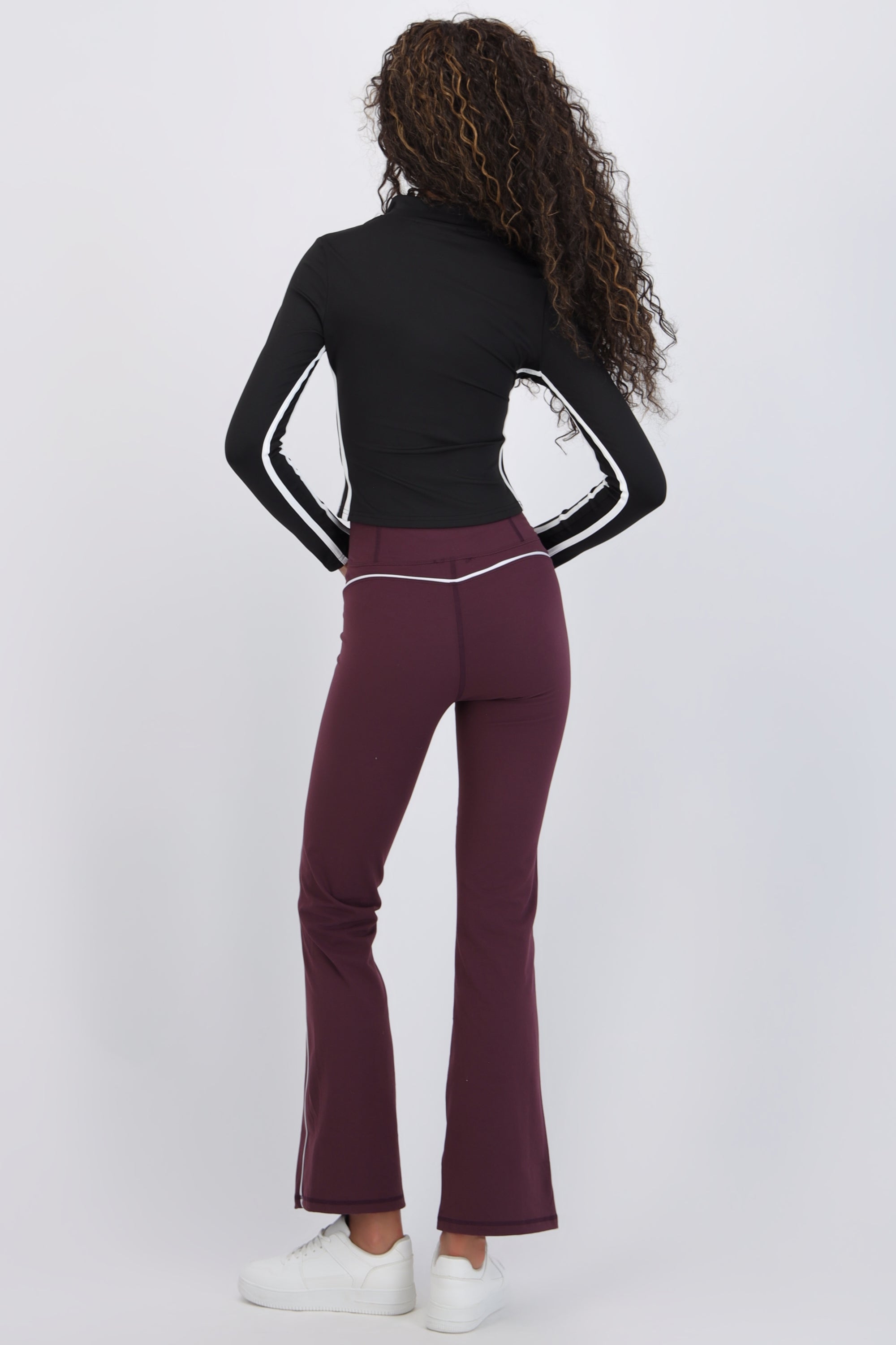Pantalón deportivo contraste