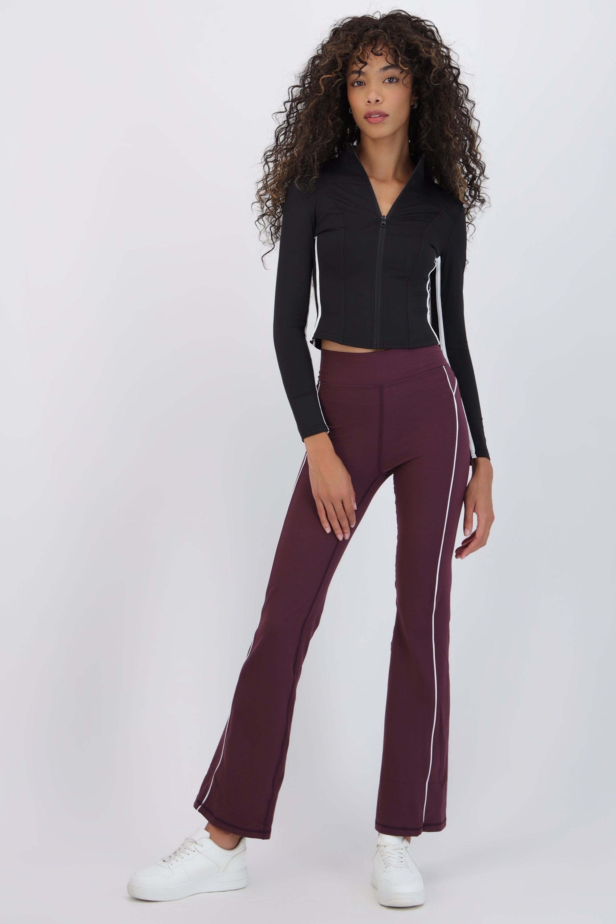 Pantalón deportivo contraste