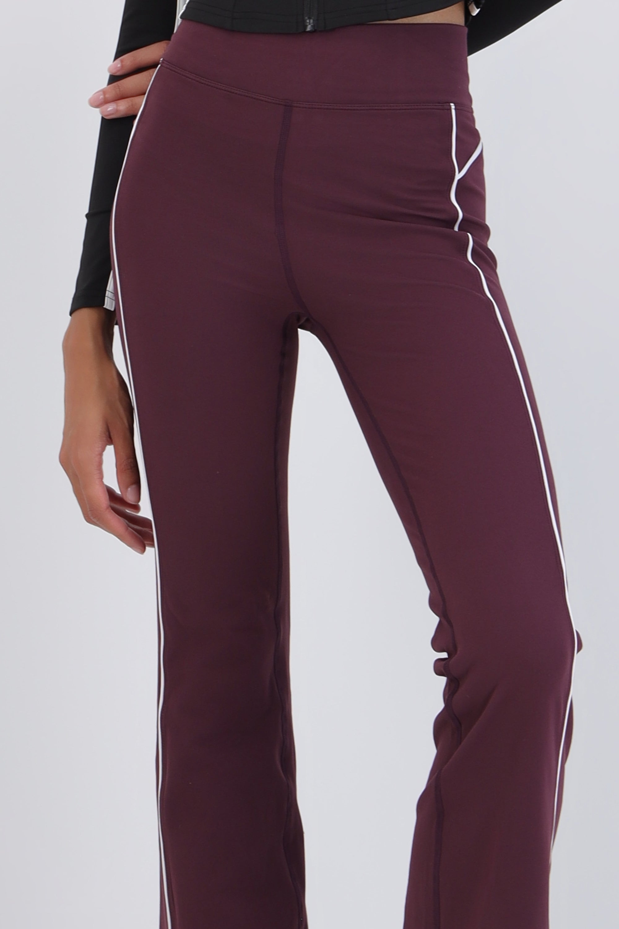Pantalón deportivo contraste