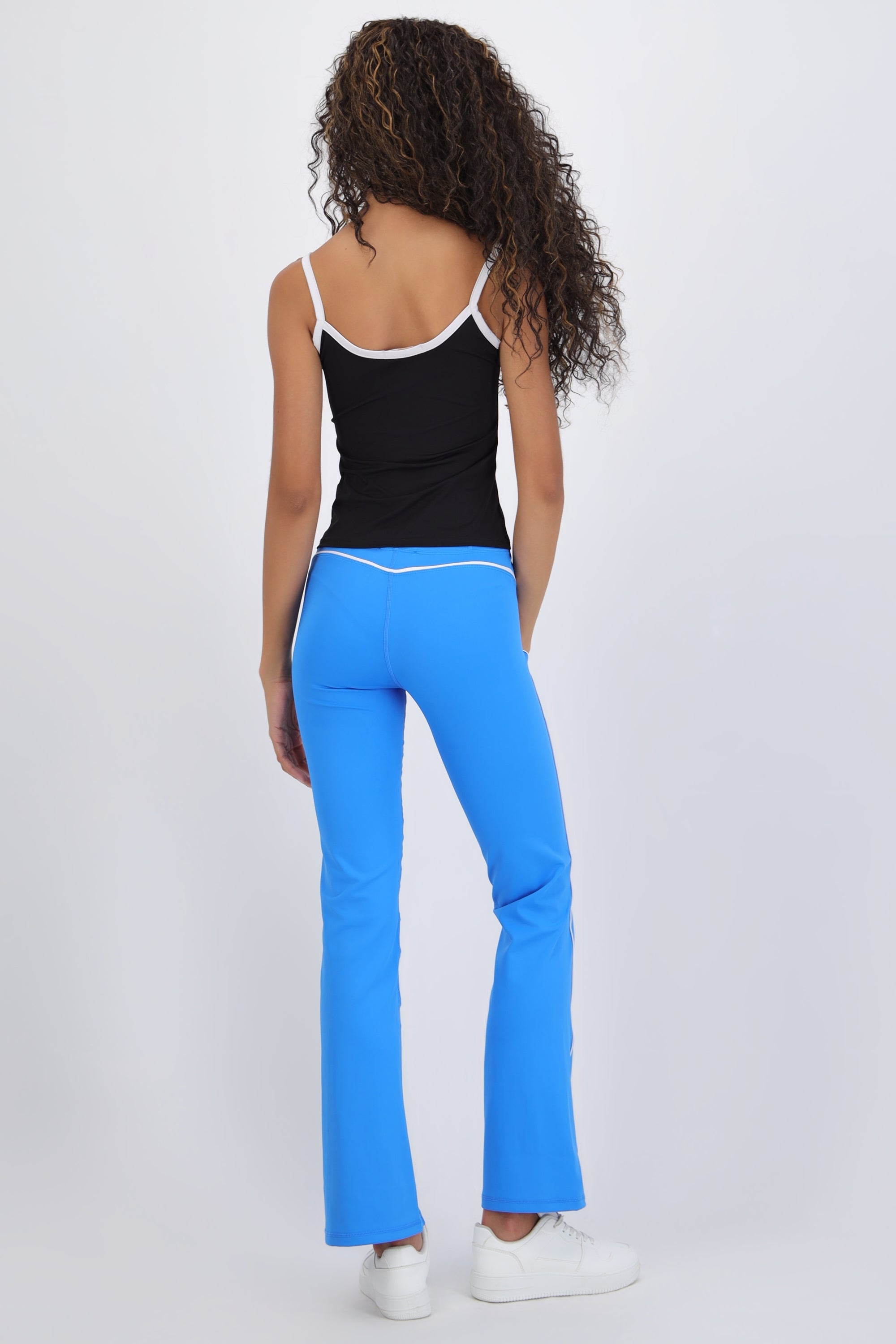 Pantalón deportivo contraste