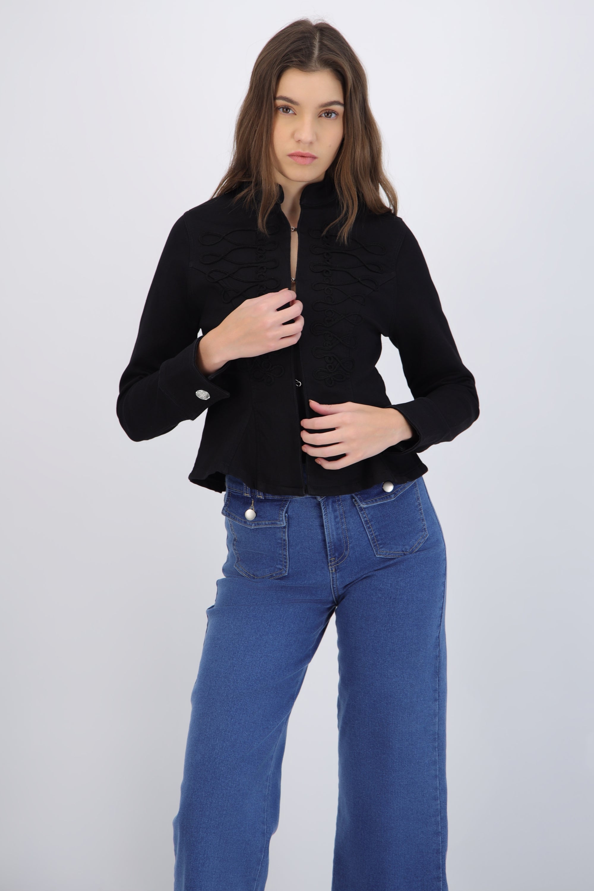 Chamarra denim alamares