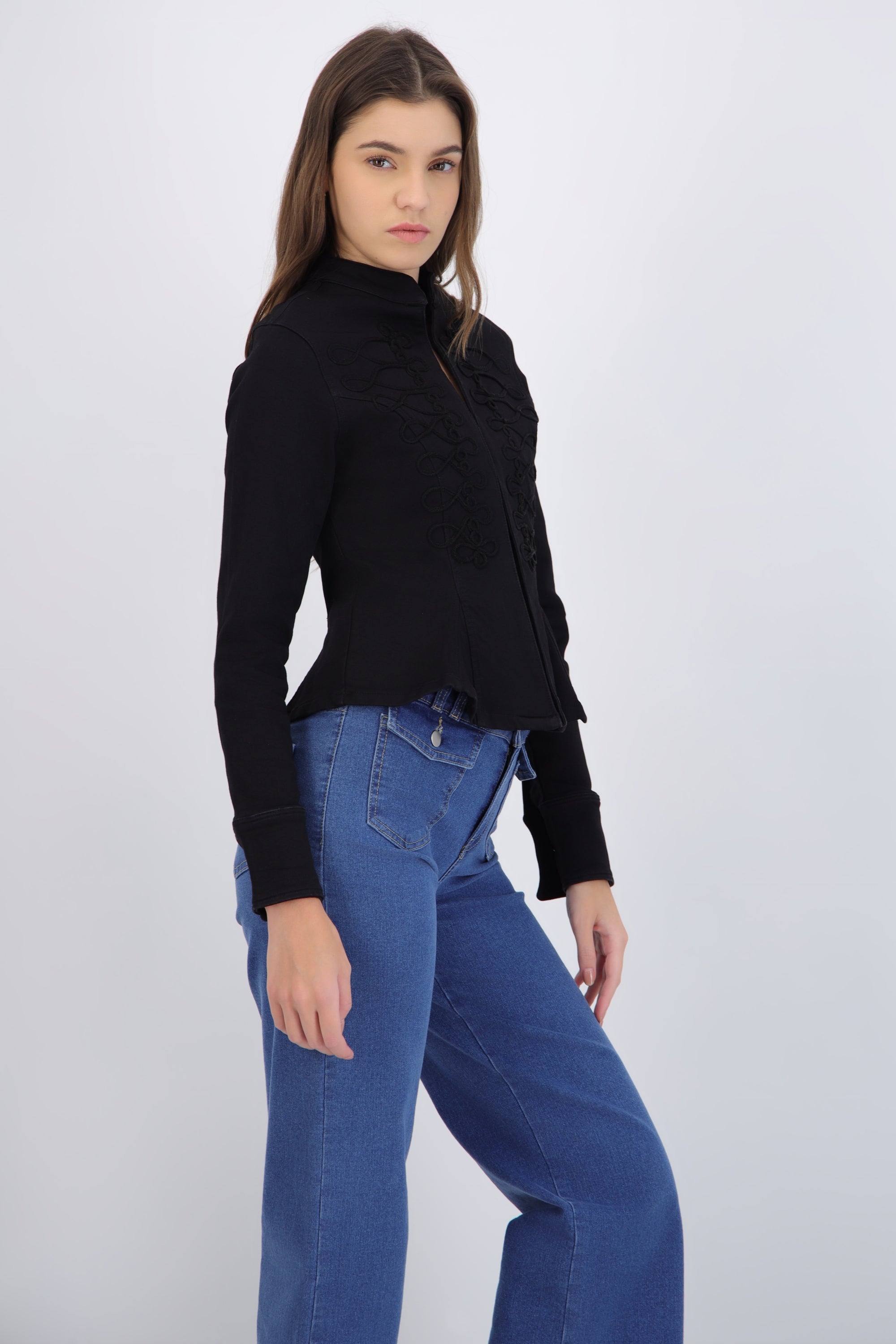Chamarra denim alamares