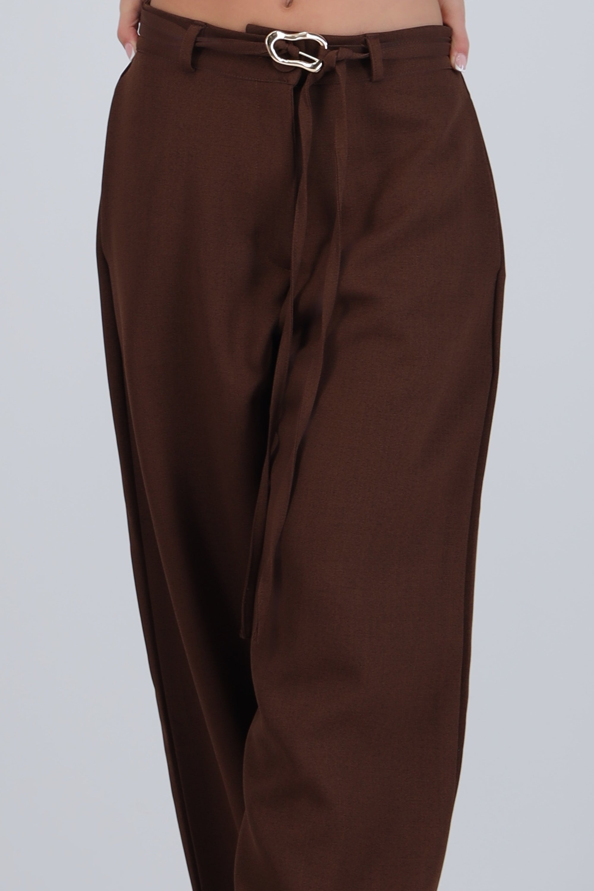 Pantalón tiras hebilla CHOCOLATE
