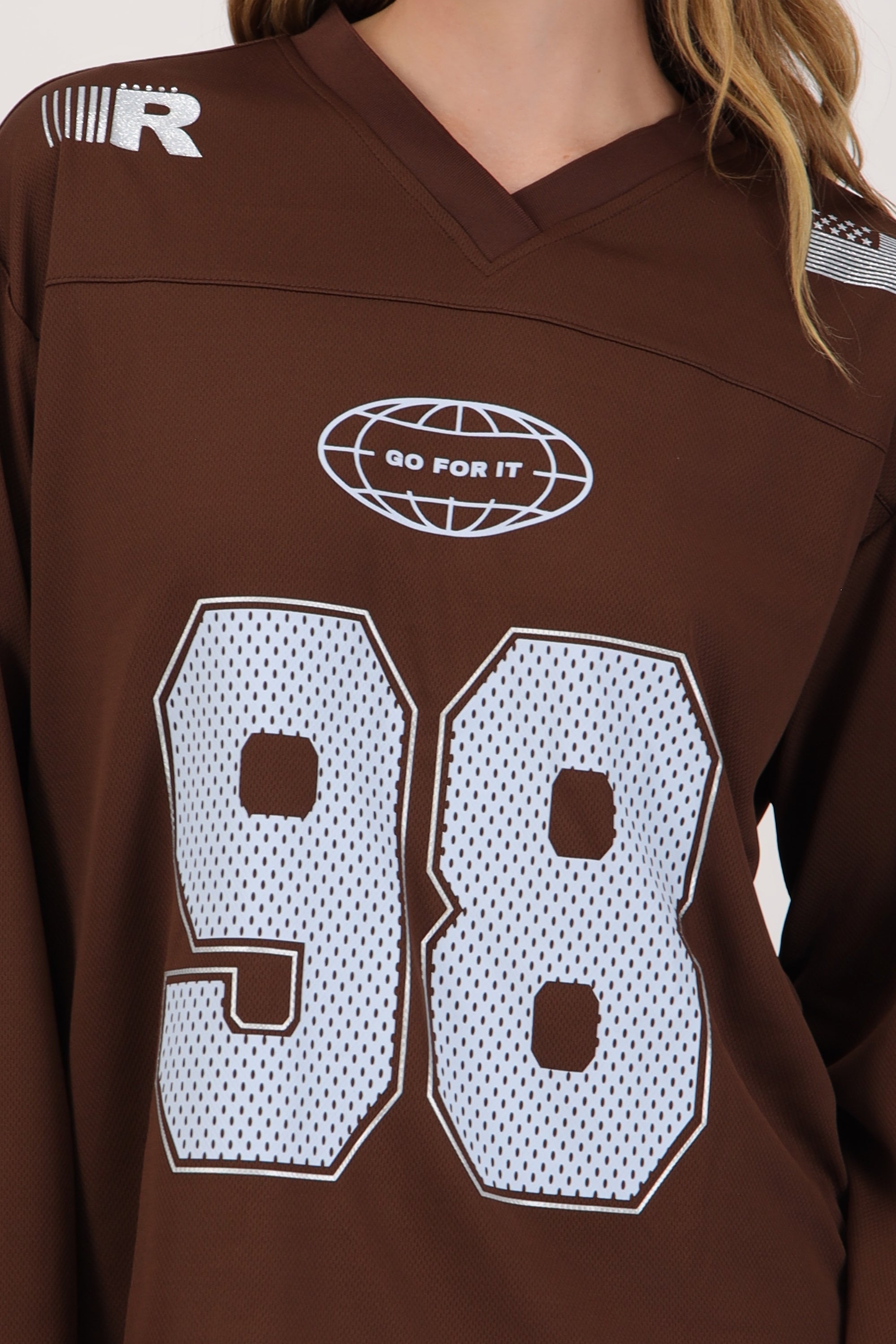 Playera manga larga jersey estampado CHOCOLATE