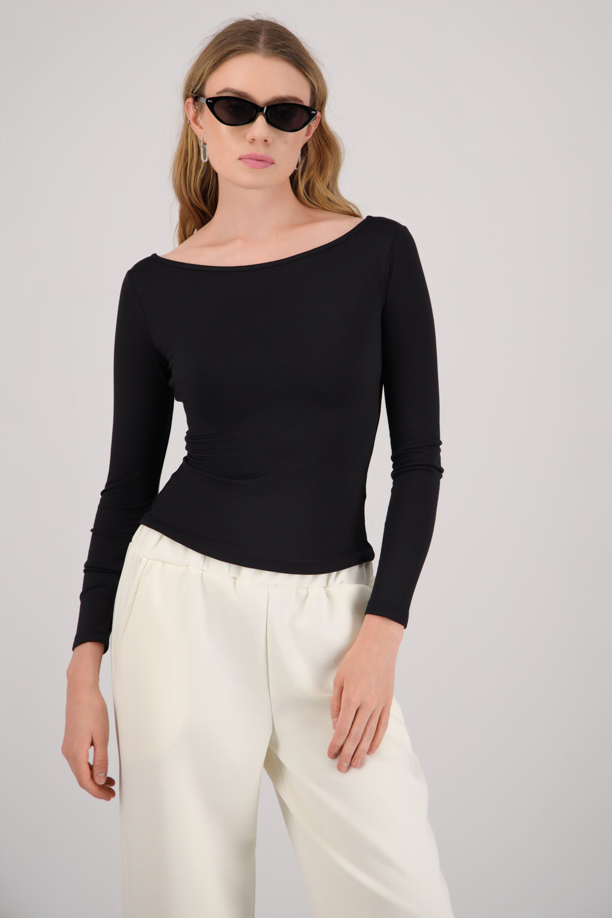 Top manga larga escote barco forrado fleece NEGRO