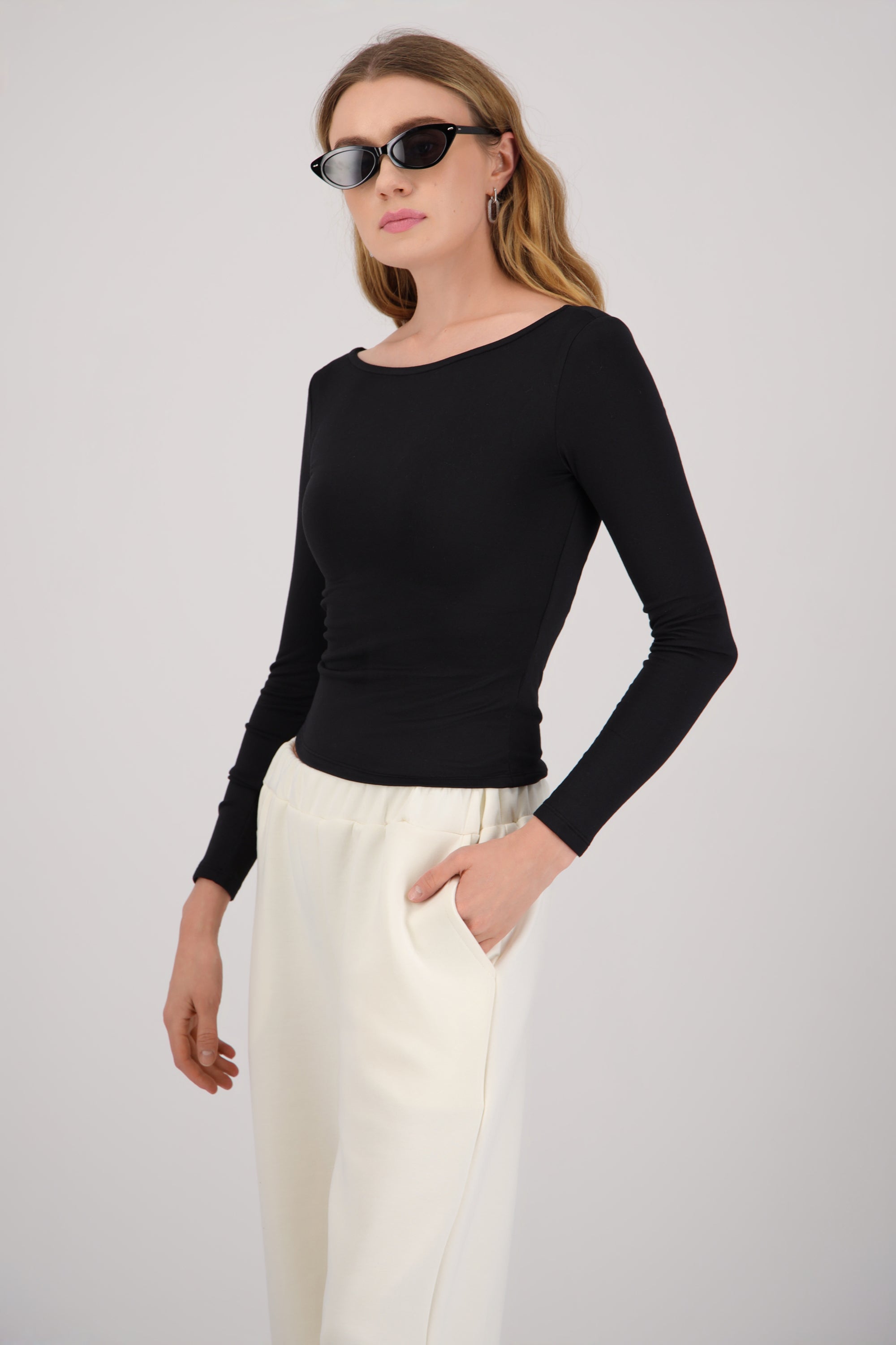Top manga larga escote barco forrado fleece NEGRO
