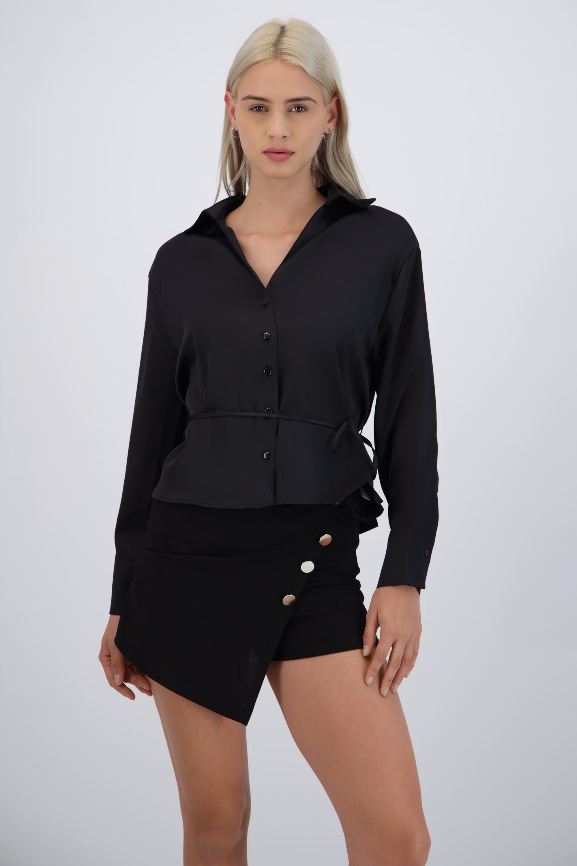 Camisa satinada ajustable