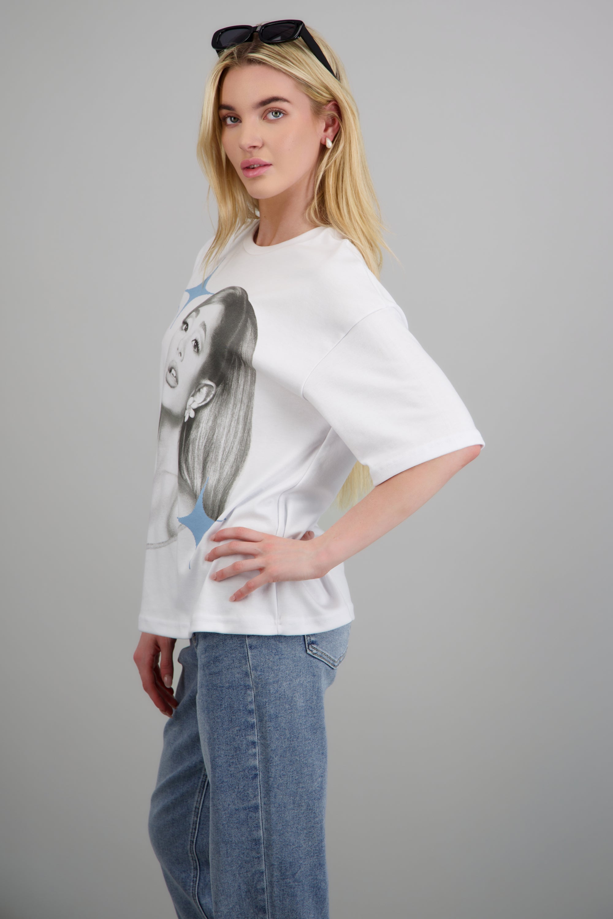 Playera ariana grande positions