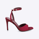 Tacón alto peep toe satin