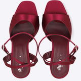 Tacón alto peep toe satin