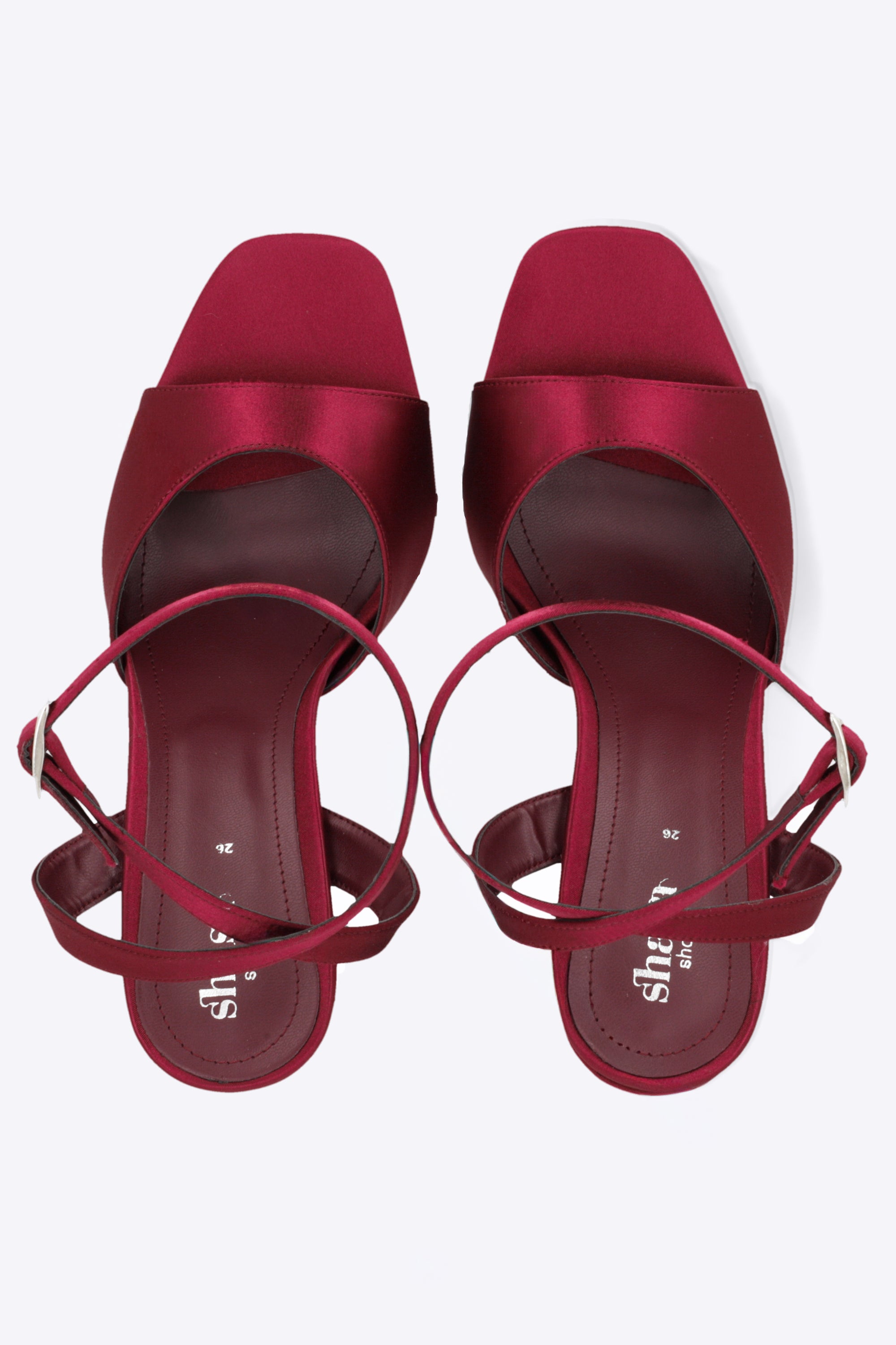Tacón alto peep toe satin