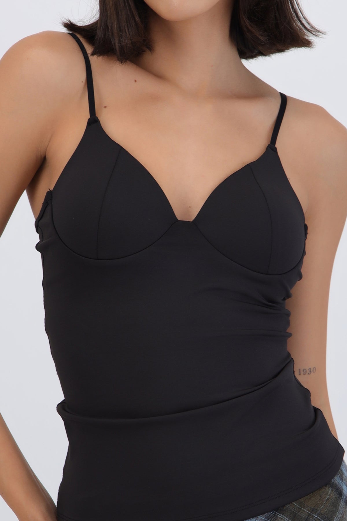 Top tirantes con copa liso NEGRO