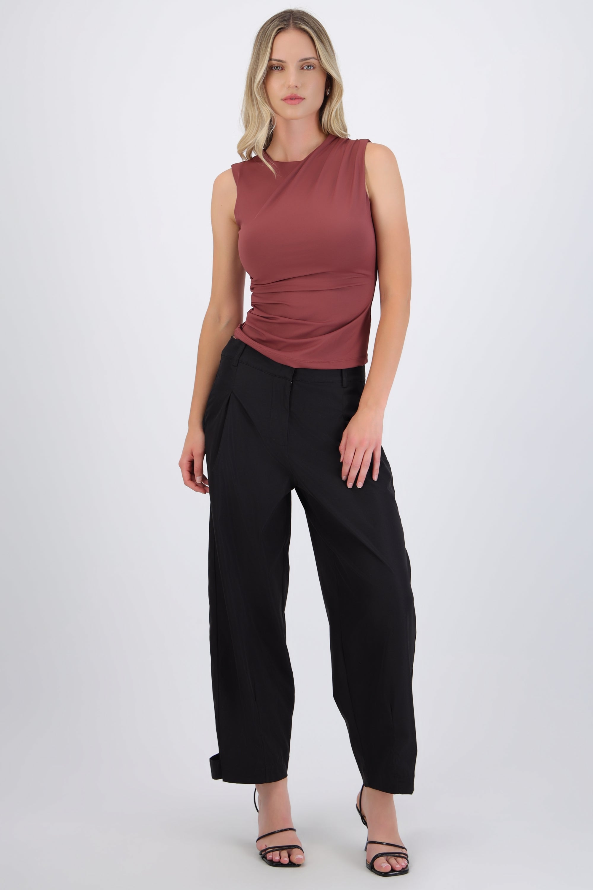 Pantalón barrel ajustable