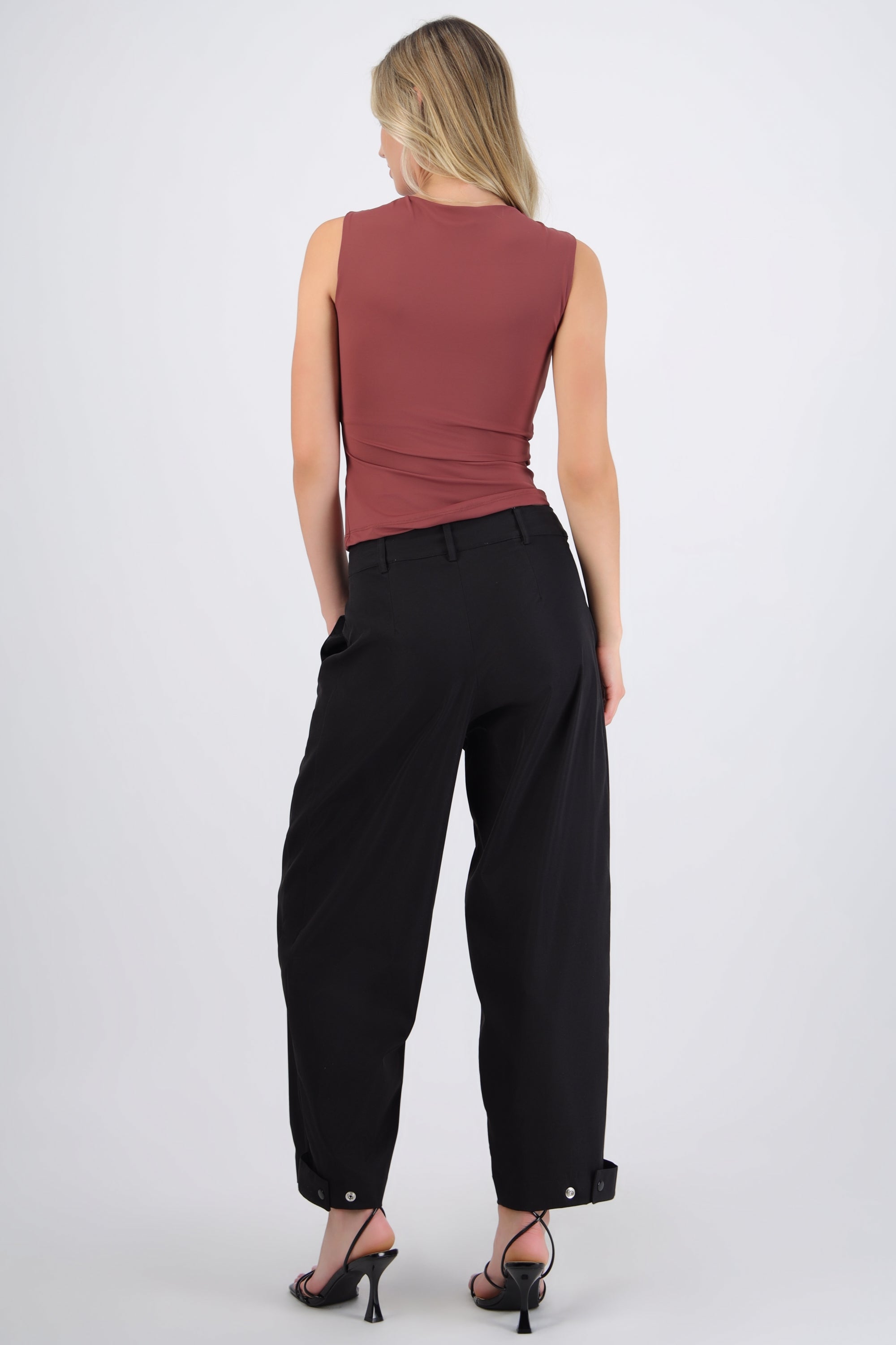Pantalón barrel ajustable
